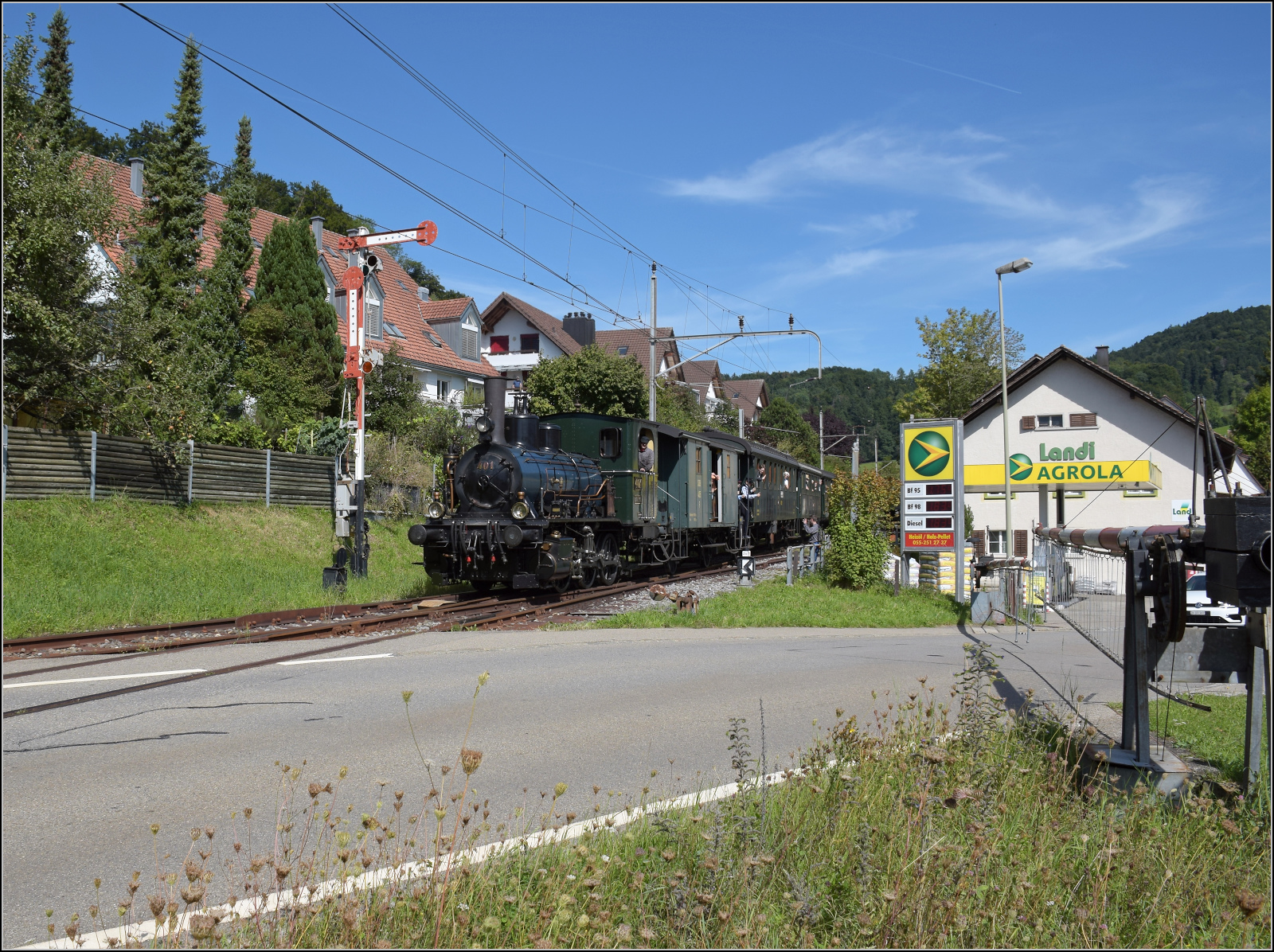 150 Jahre Tösstalbahn.

Ed 3/3 401 trifft in Bäretswil ein. September 2025.