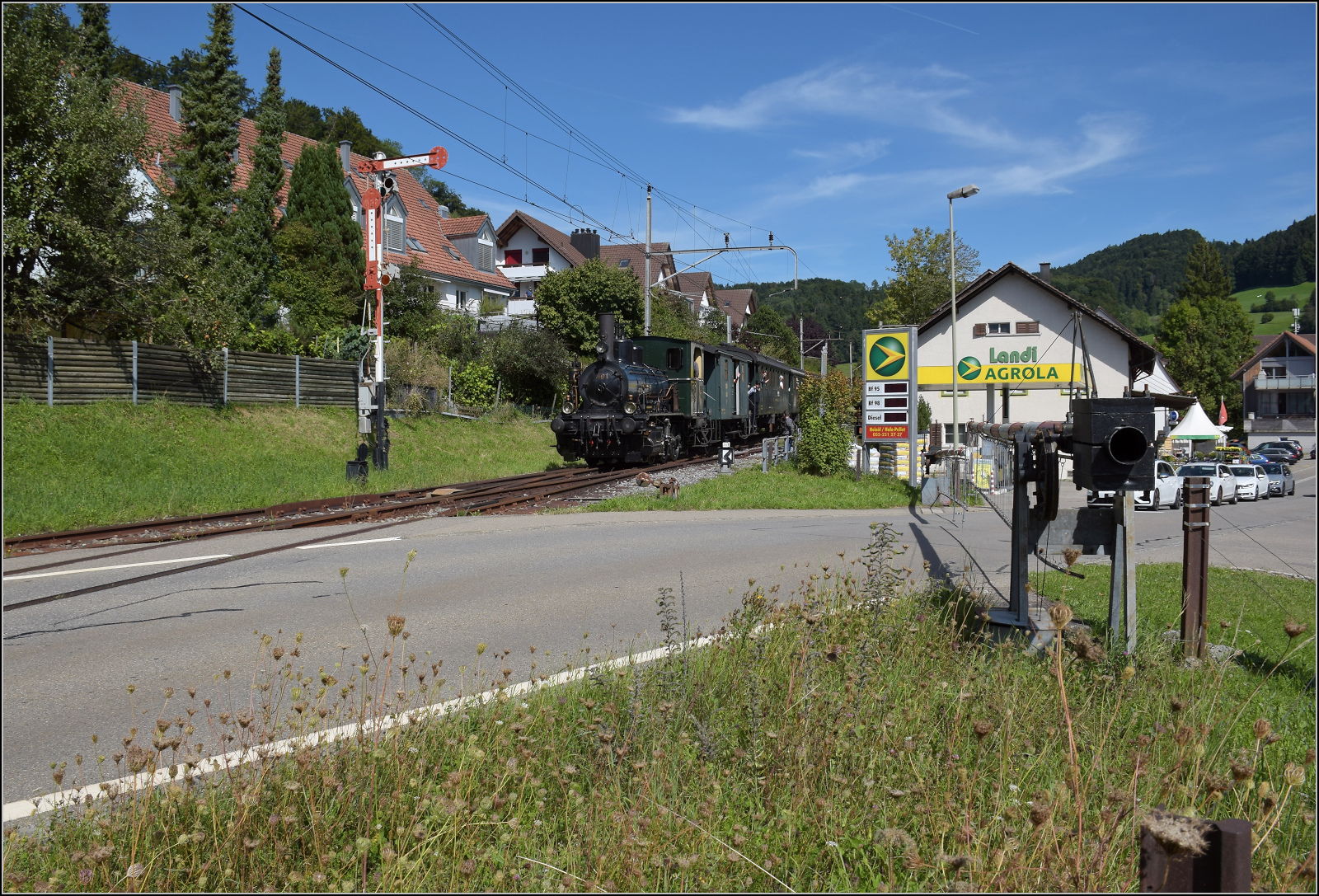 150 Jahre Tösstalbahn.

Ed 3/3 401 trifft in Bäretswil ein. September 2025.