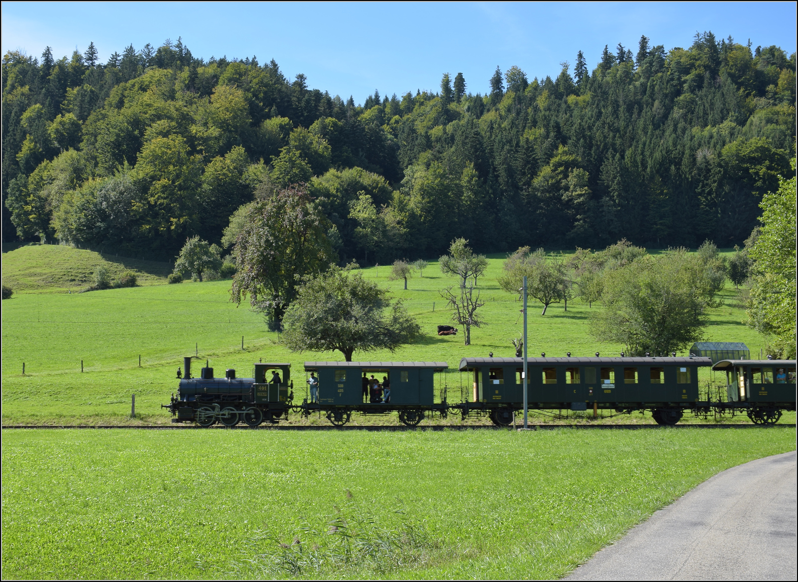 150 Jahre Tösstalbahn.

Ed 3/3 401 bei Bussenthal in Richtung Hinwil. September 2025.