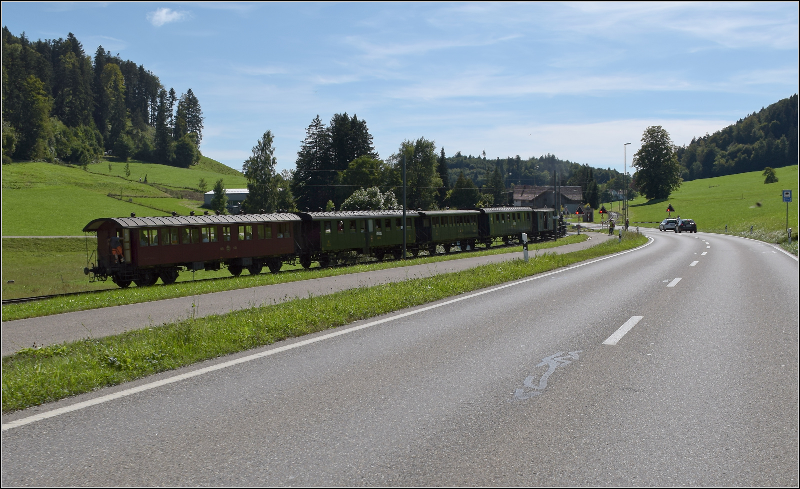 150 Jahre Tösstalbahn.

Ed 3/3 401 bei Bussenthal in Richtung Hinwil. September 2025.