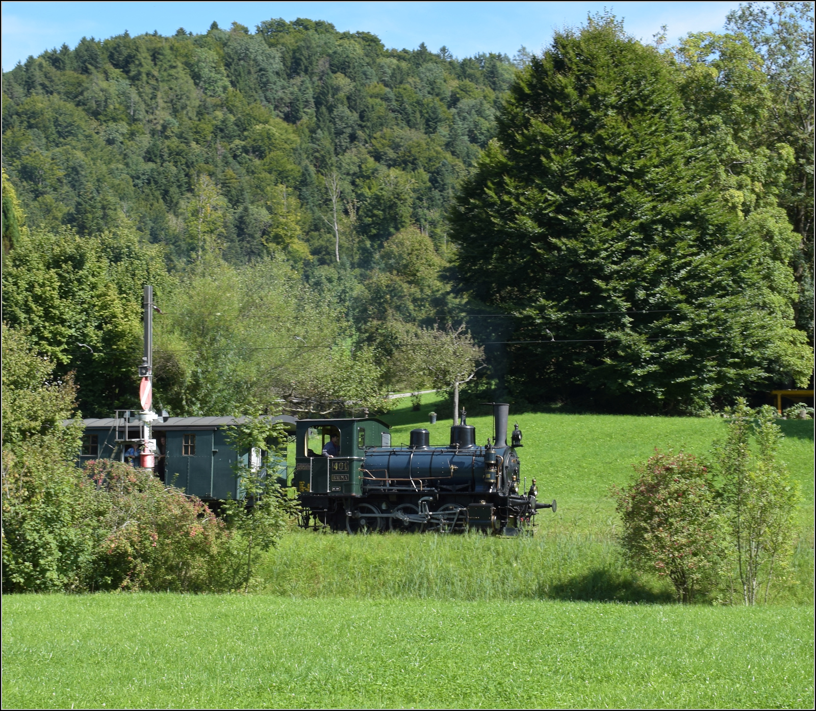150 Jahre Tösstalbahn.

Ed 3/3 401 fährt in Neuthal ab Richtung Hinwil. September 2025.