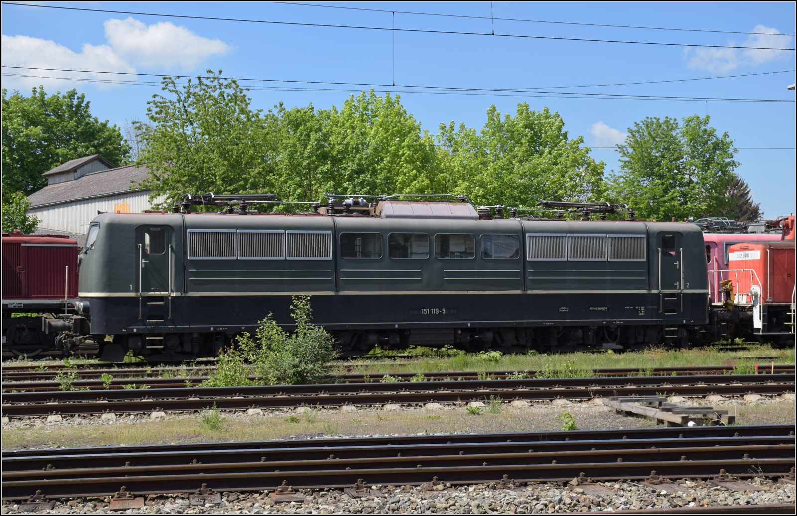 175 Jahre Eisenbahn in Nördlingen / 55 Jahre Bayrisches Eisenbahnmuseum.

151 119 im schicken Originalanstrich dürfte noch im normalen Einsatz anzutreffen sein. Mai 2024.
