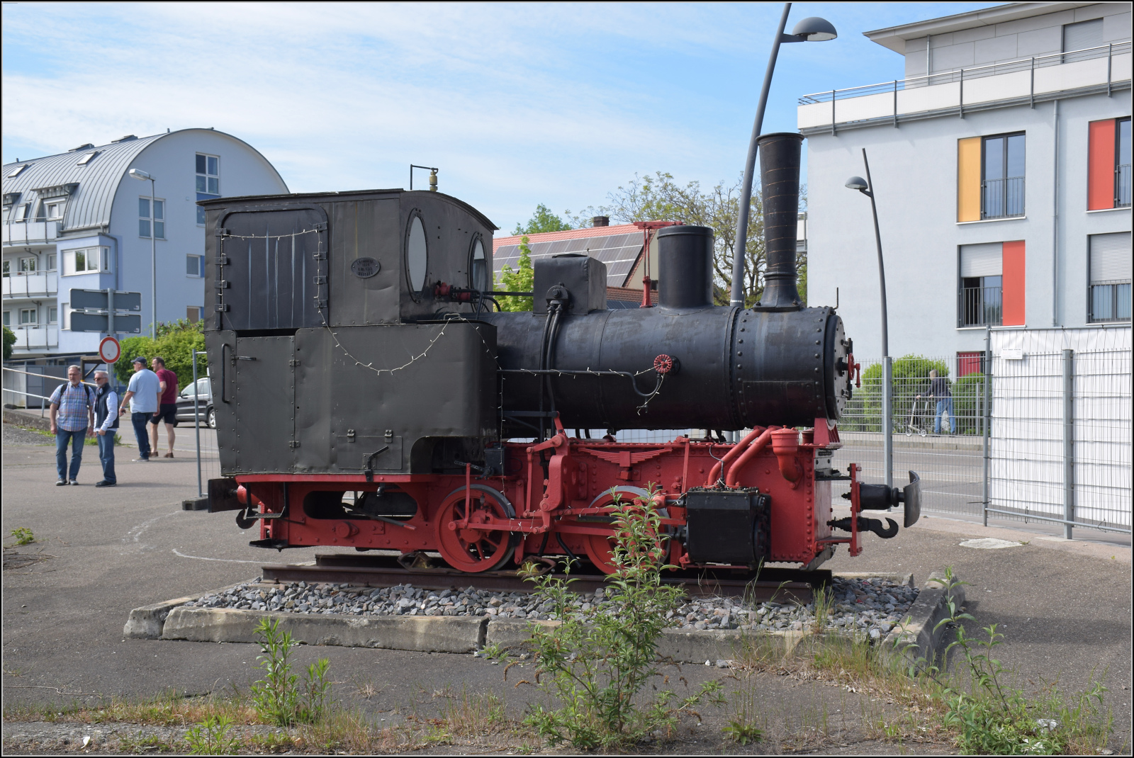 175 Jahre Eisenbahn in Nördlingen / 55 Jahre Bayrisches Eisenbahnmuseum.

Die 700 mm-Schmalspurlok 4273 aus dem Jahr 1924 von Maffei wird auf dem Gelände auf der Seite des Empfangsgebäudes ausgestellt. Mai 2024.