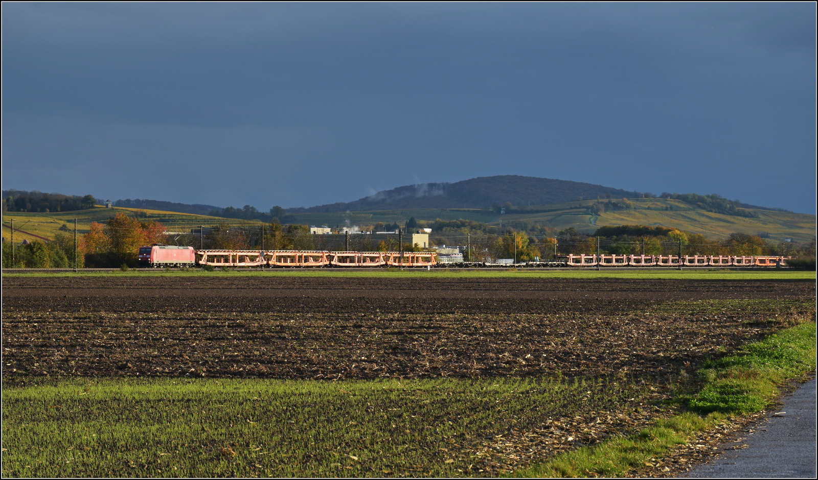 185 064 bei Hgelheim. Oktober 2025.
