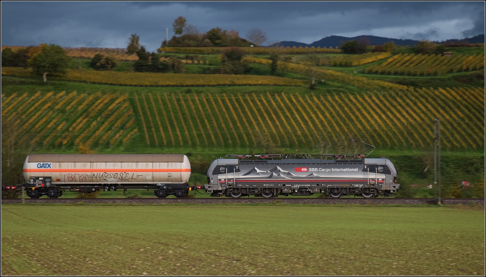 193 457 'Hofburg Wien' von SBBCI bei Buggingen. Oktober 2025.