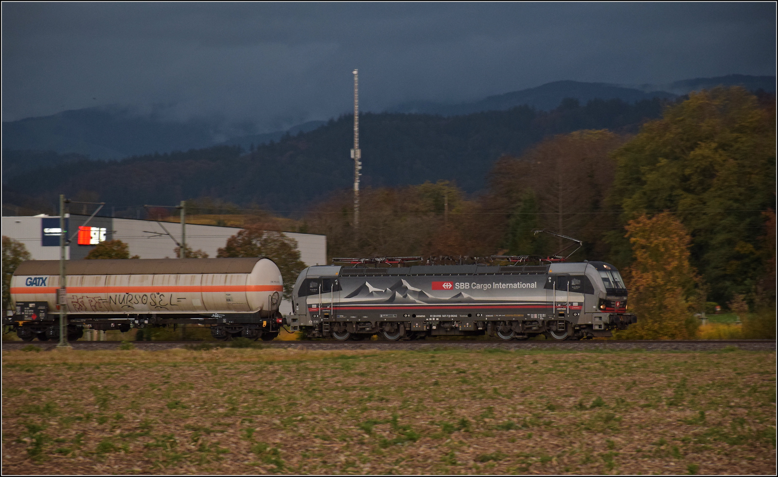 193 457 'Hofburg Wien' von SBBCI bei Buggingen. Oktober 2025.