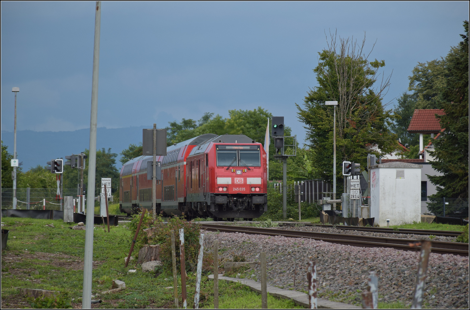245 035 am künftigen Haltepunkt Warmbach. Juli 2025. 