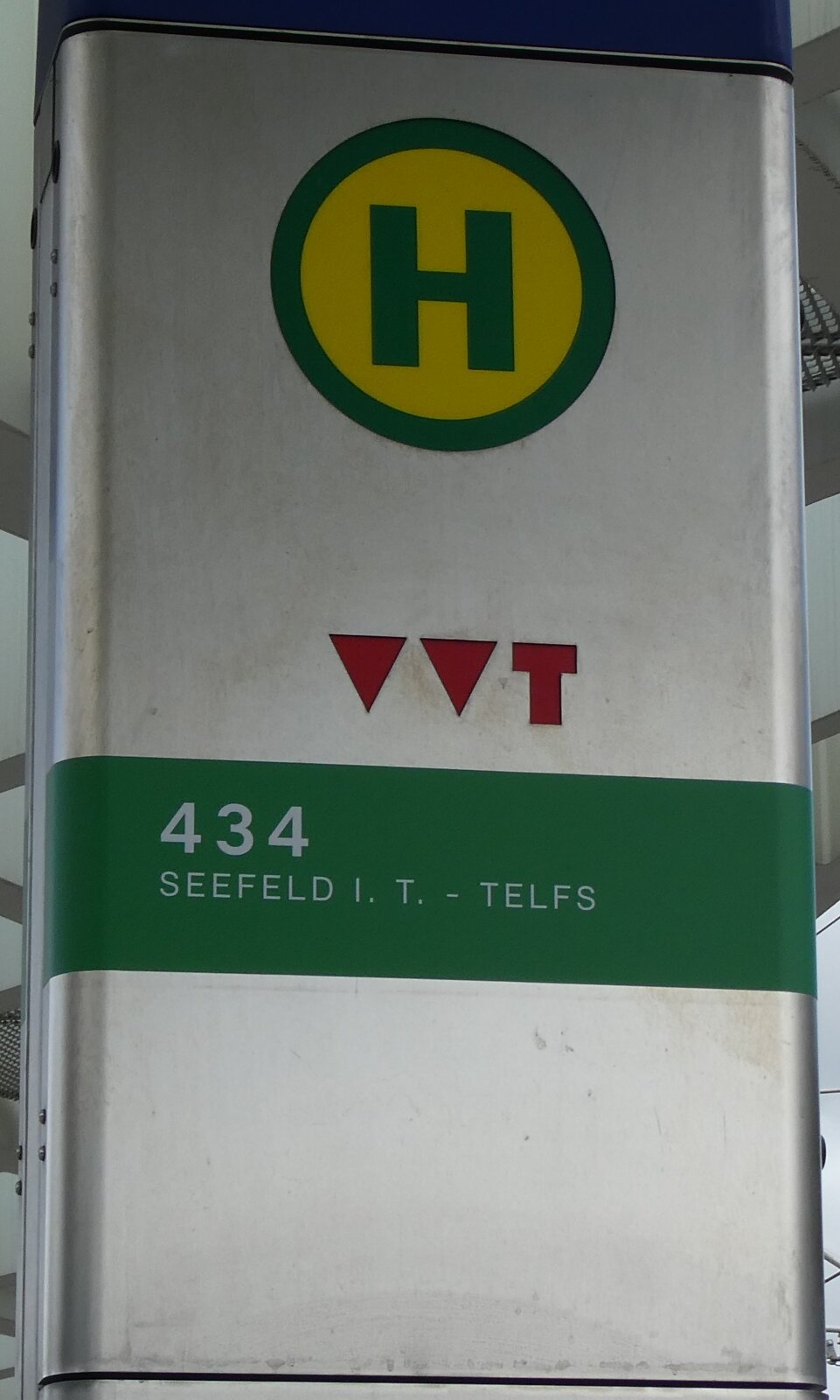 (280'448) - Bus-Haltestellenschild - Seefeld, BAhnhof - am 16. September 2025 (280'448) - Bus-Haltestellenschild - Seefeld, BAhnhof - am 16. September 2025