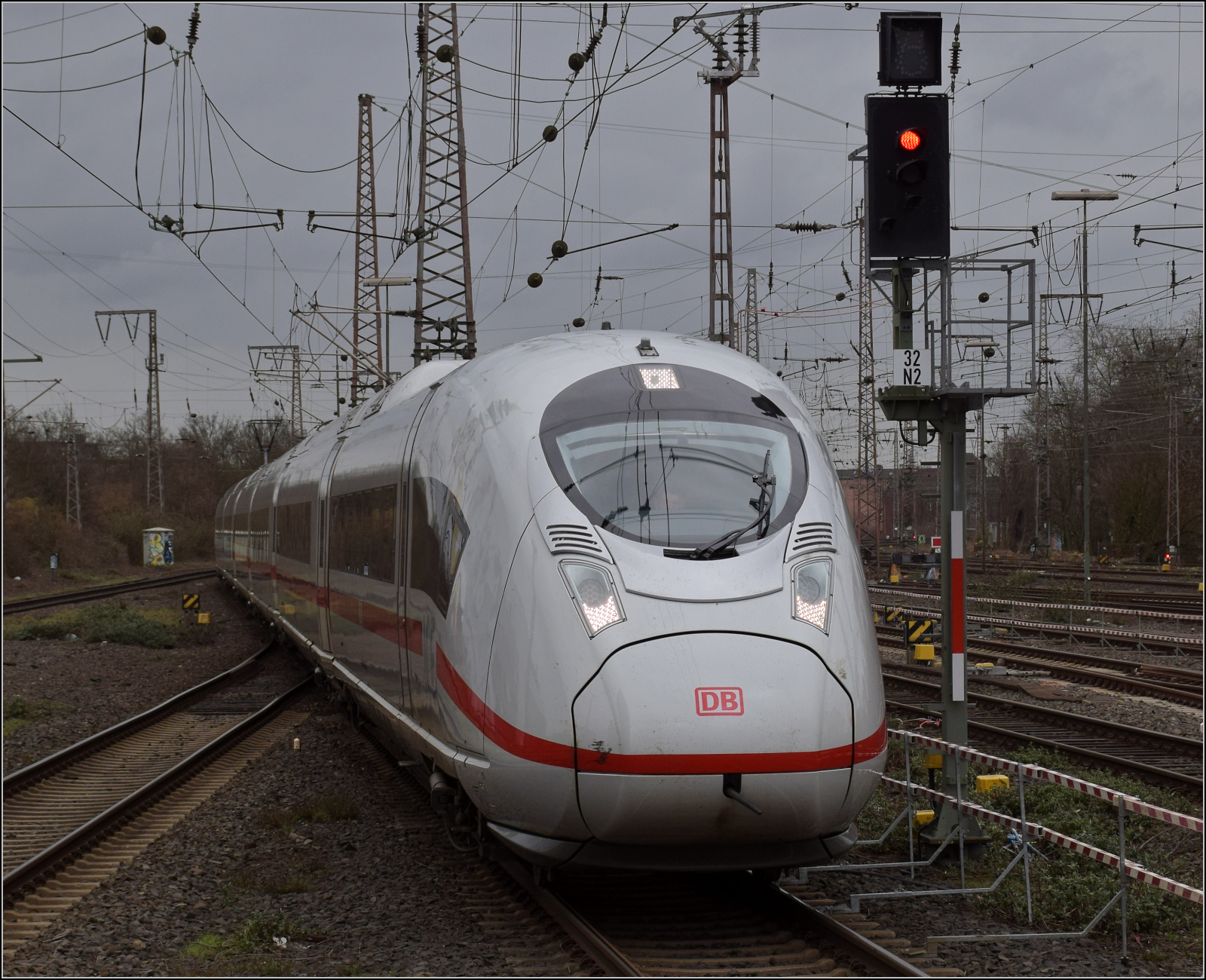 408 039 und 408 021 treffen in Duisburg ein. Februar 2026.