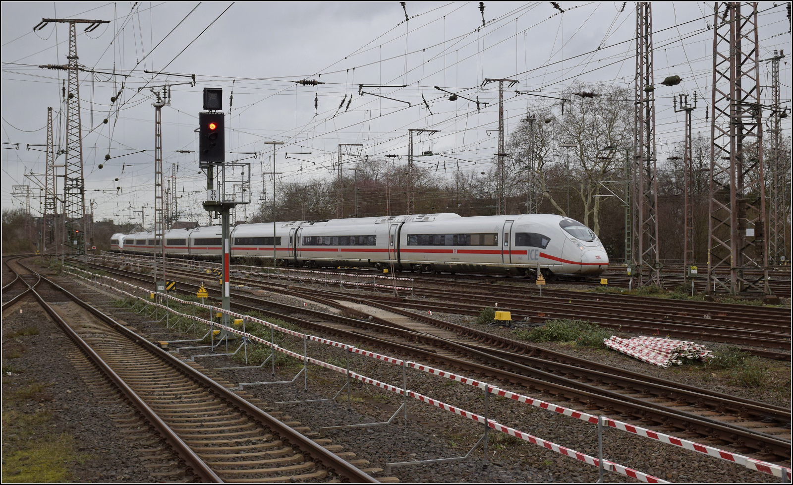 408 043 und 408 040 treffen in Duisburg ein. Februar 2026.