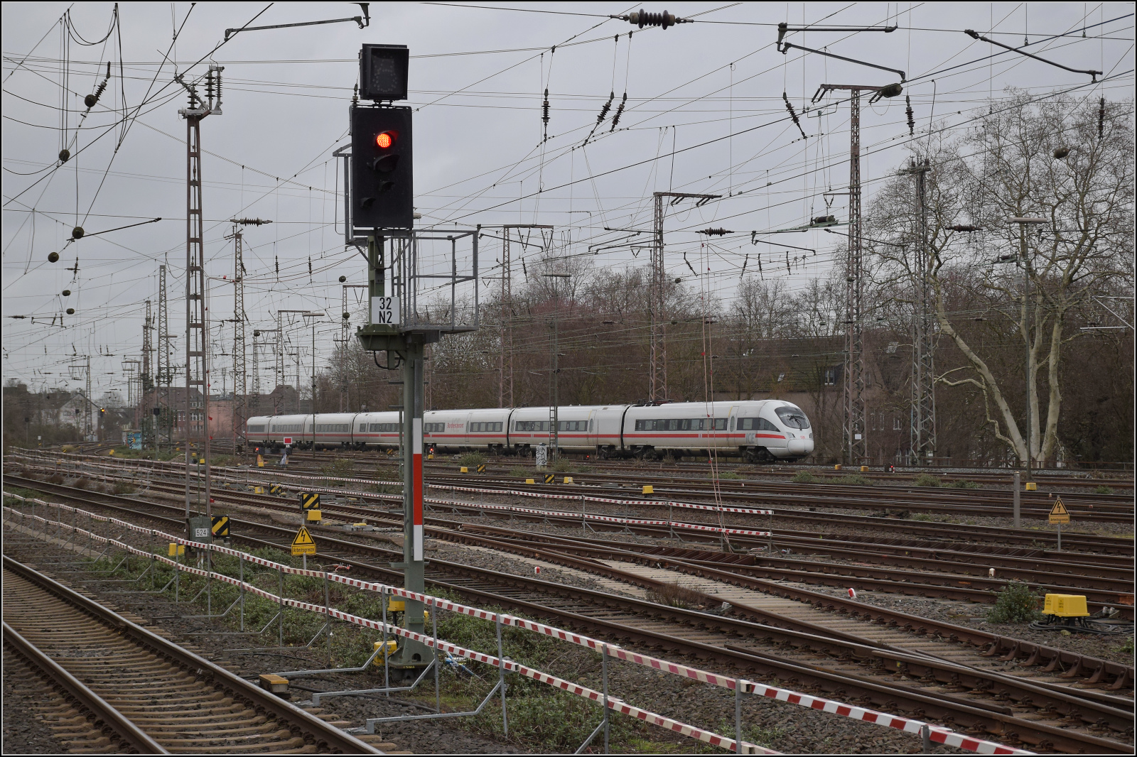 411 065 'Bad Oynhausen' in Duisburg. Februar 2026.