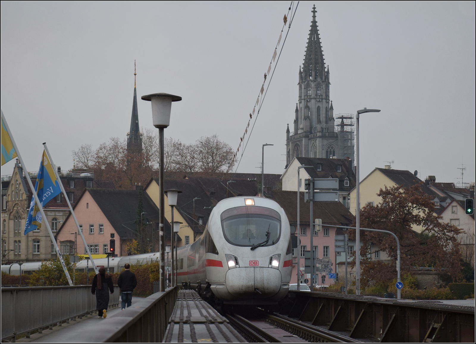 411 070  Penzlau  bestreitet heute die letzte planmäßige Fahrt eines ICE-T von Konstanz aus. Konstanz, November 2025.