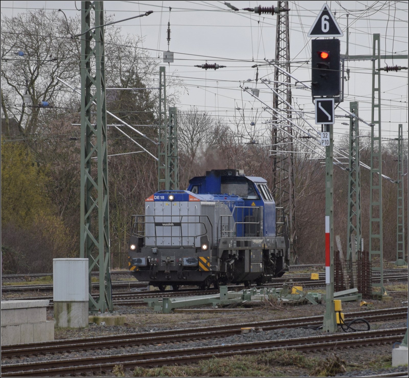 4185 008 von NexRail auf Durchfahrt in Duisburg. Februar 2026.