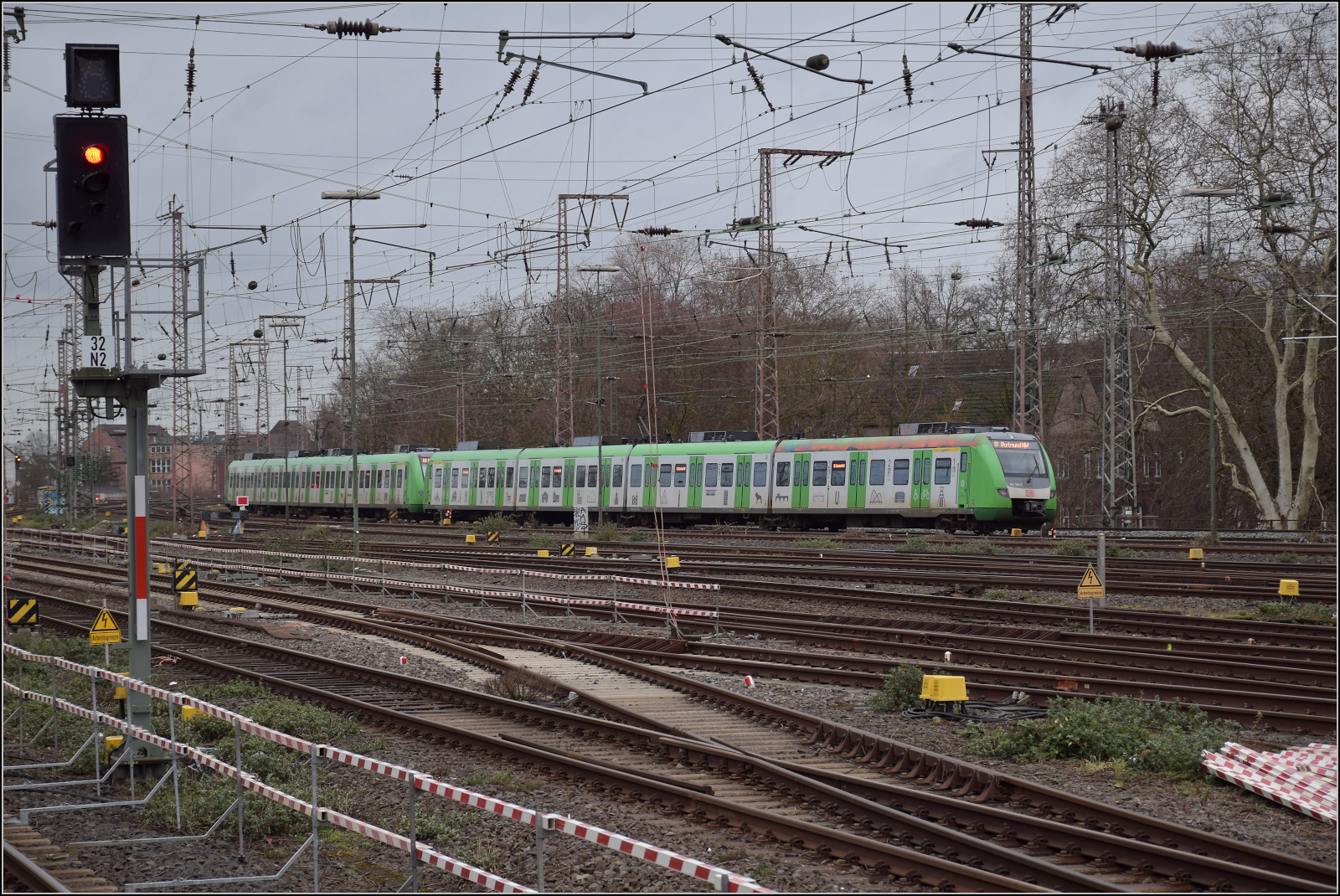 422 036 und 422 024 am Zugschluss in Duisburg. Februar 2026.