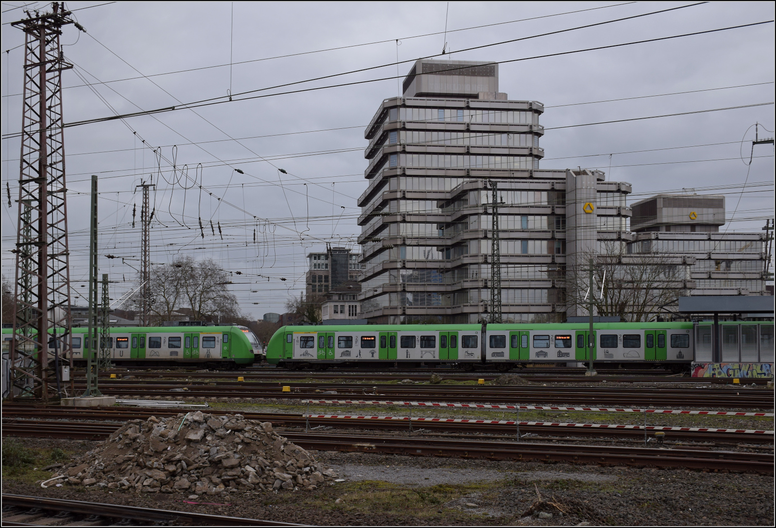 422 036 und 422 024 in Duisburg. Februar 2026.