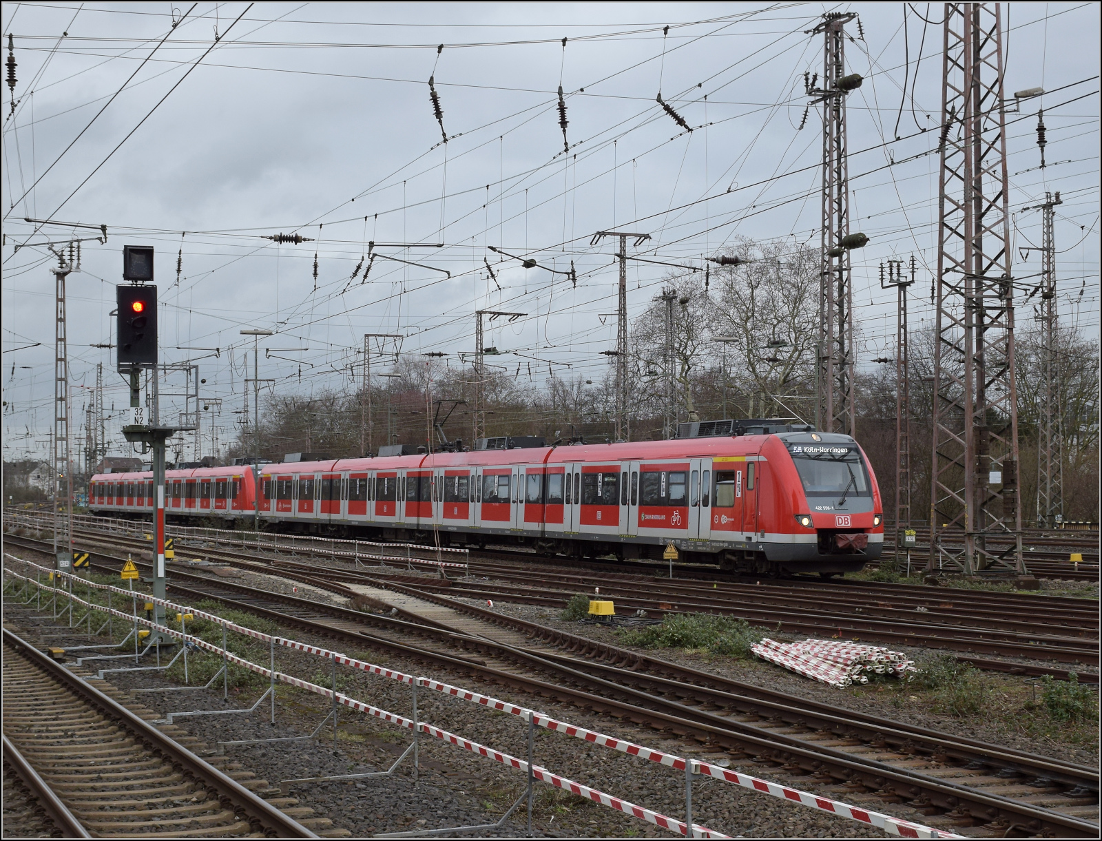 422 056 und 422 059 in Duisburg. Februar 2026.