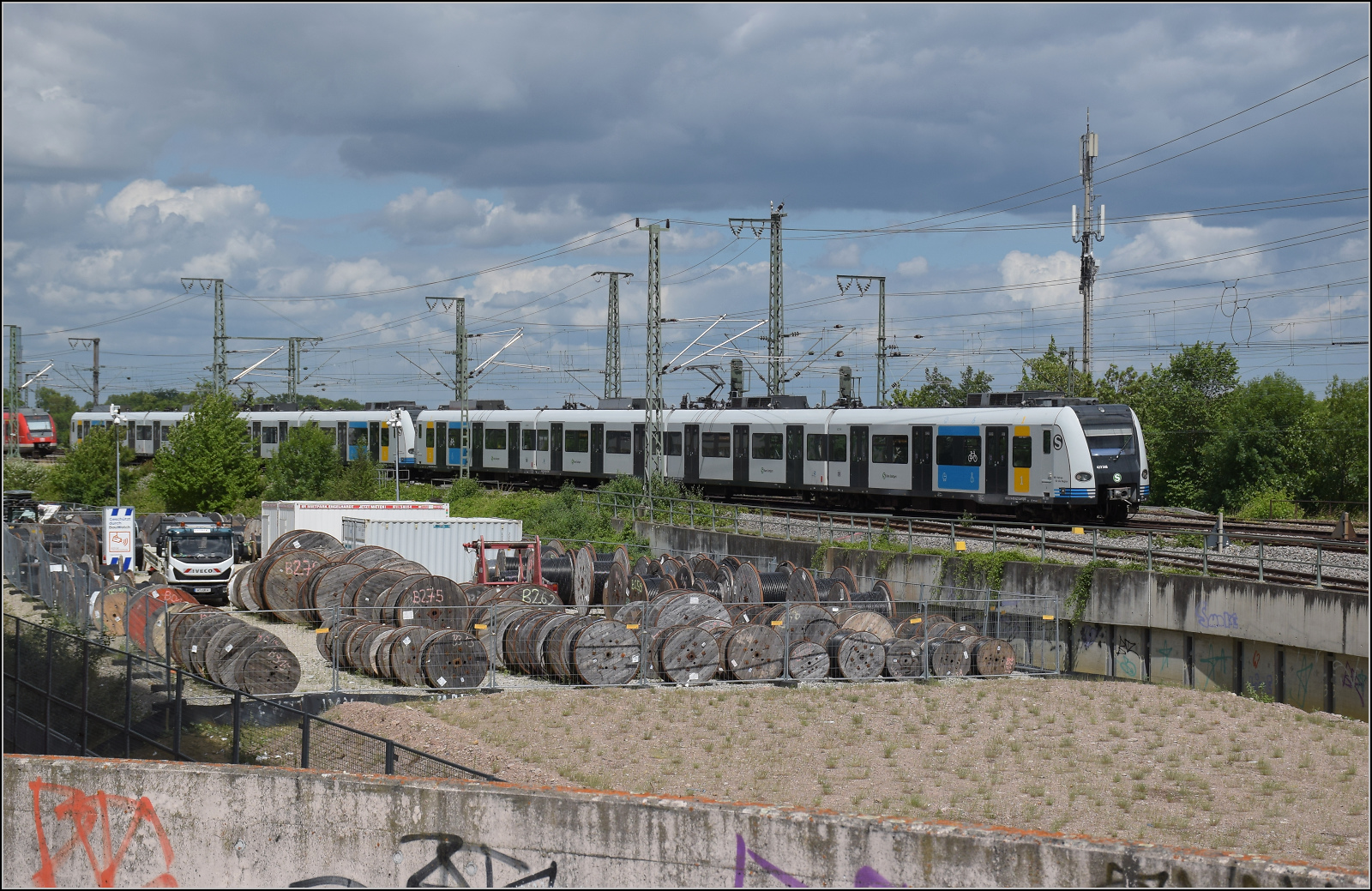 423 346 und 423 337 auf dem Weg nach S�den. Stuttgart, Juni 2026.