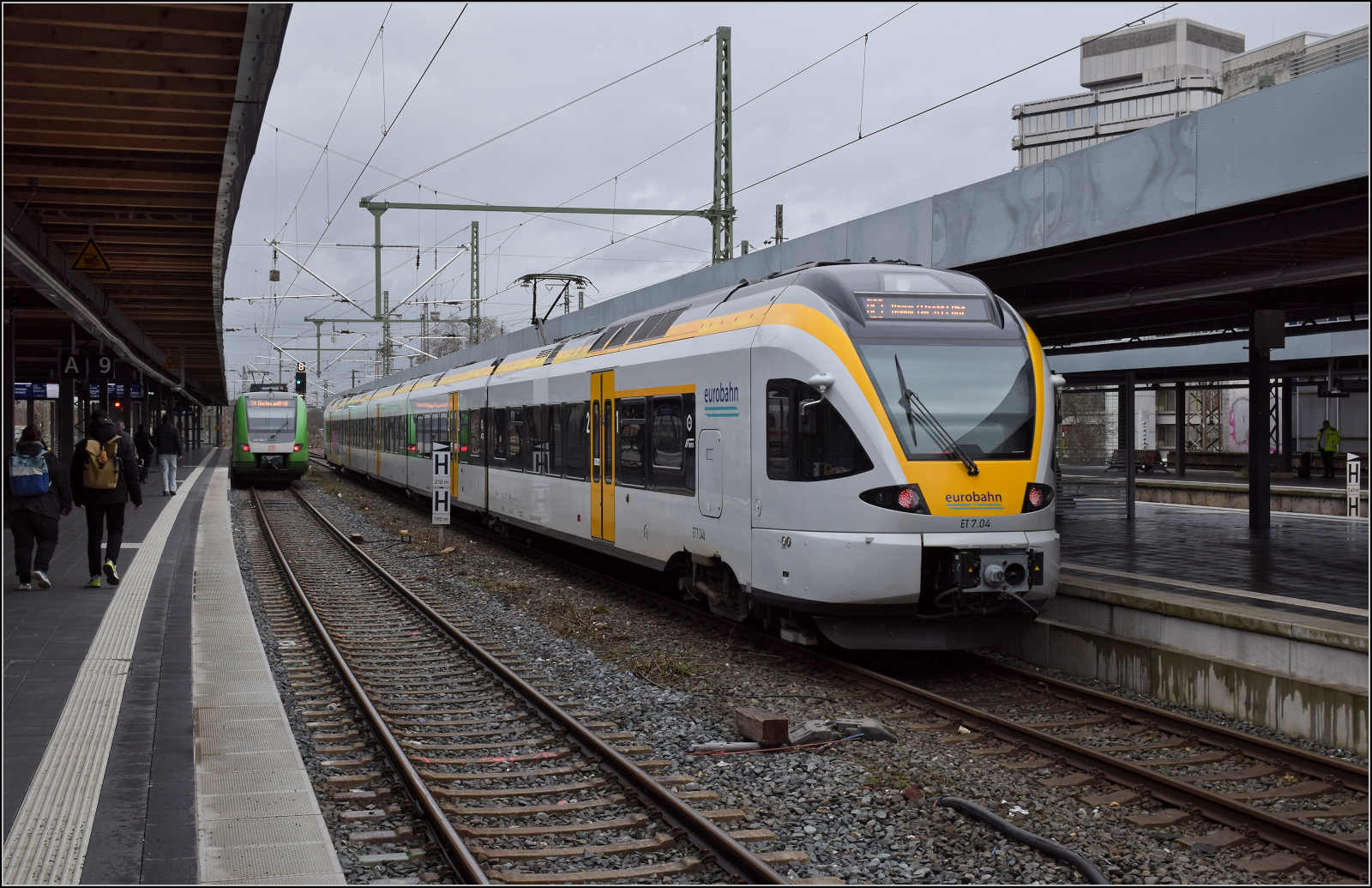 429 008 der Eurobahn (ET 7.04) verlässt Duisburg nordwärts. Februar 2026.