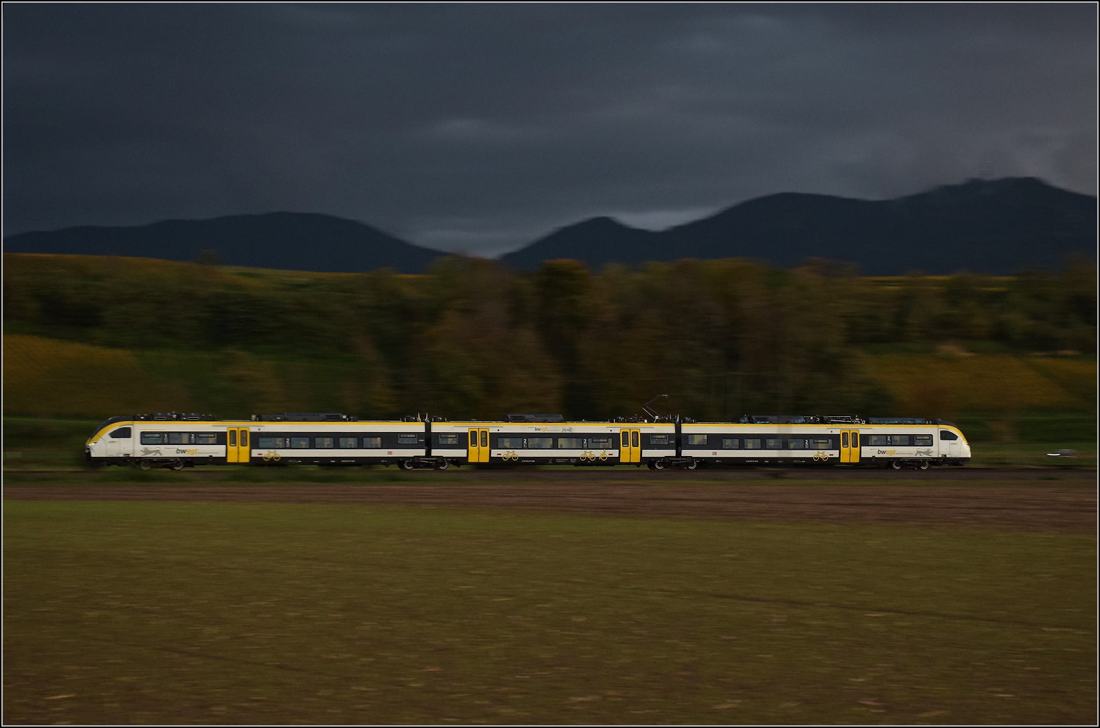 463 003 bei Buggingen. Oktober 2025.