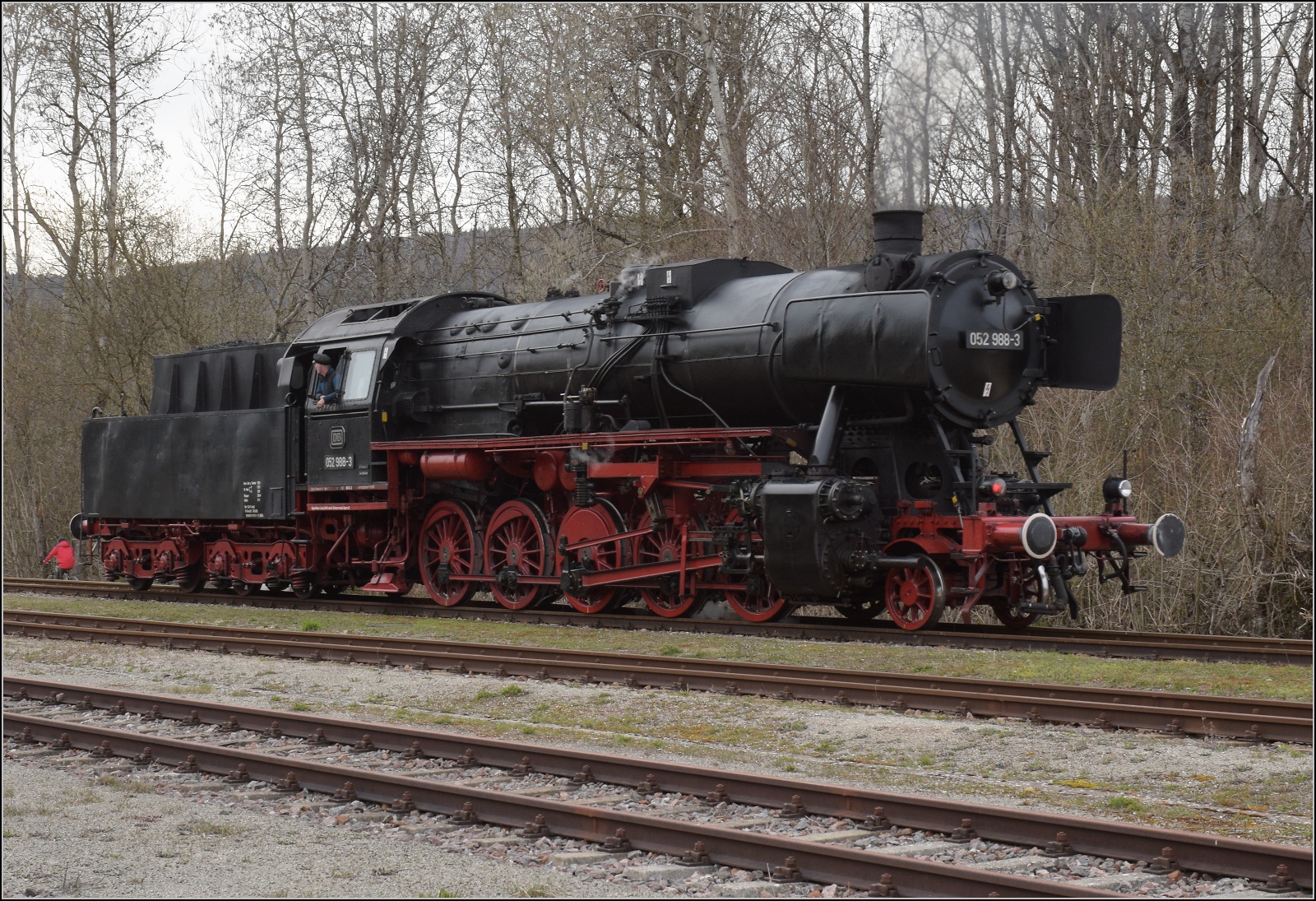 50 Jahre EFZ.

Rckreise von 50 2988 der DSB. In Blumberg wurden die B3yg-Wagen abgestellt und nur noch wenige Schippen Kohle aufgelegt fr die Talfahrt zum Lokschuppen nach Ftzen. April 2023.
