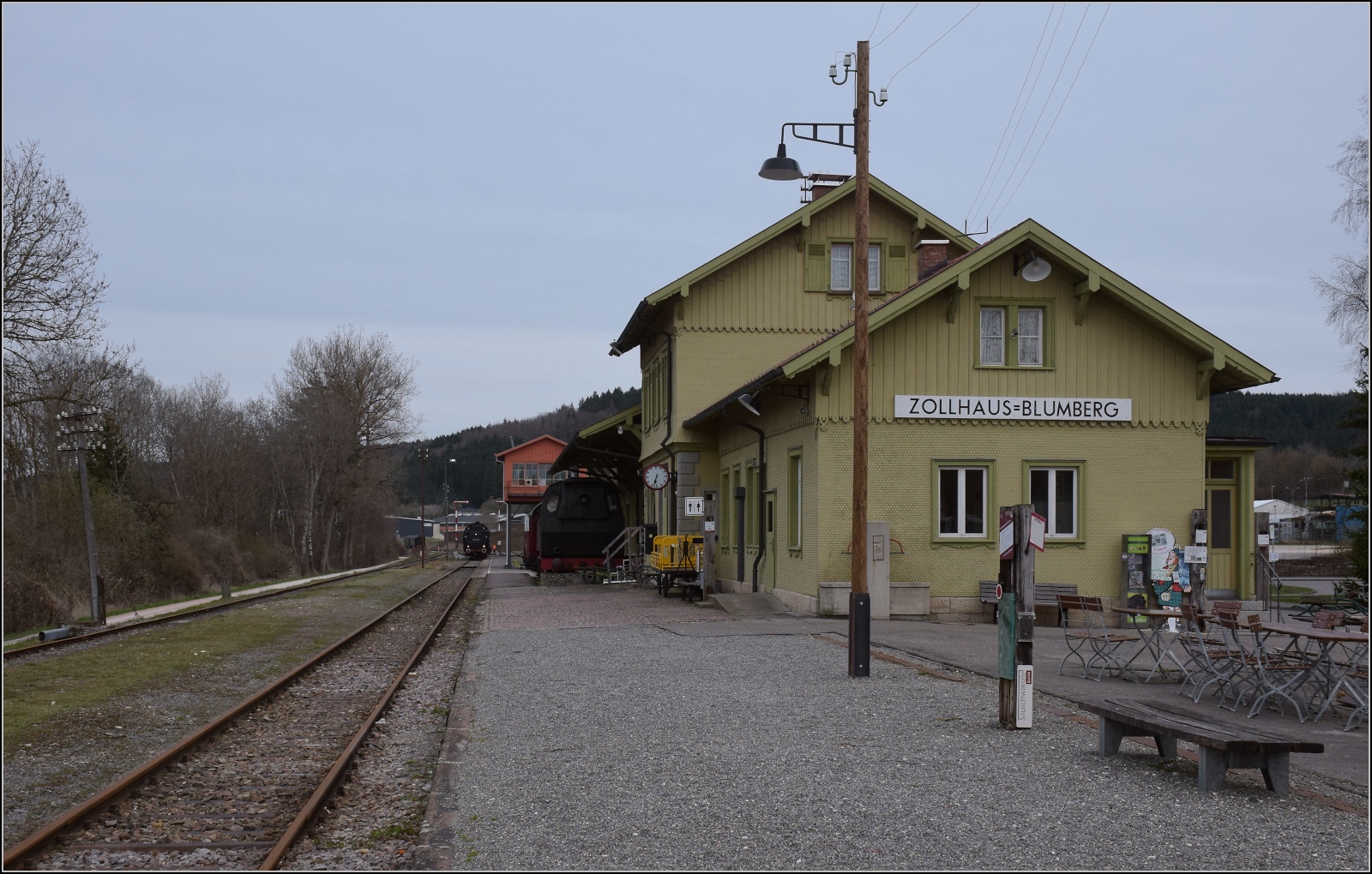 50 Jahre EFZ.

Rckreise von 50 2988 der DSB. In Blumberg werden die B3yg-Wagen abgestellt. April 2023.