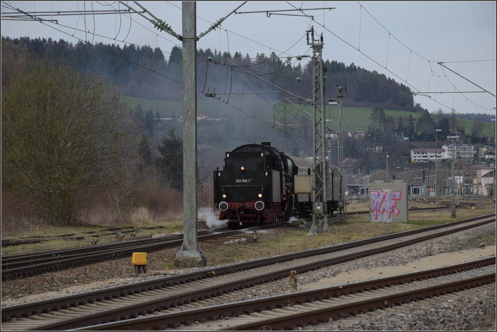 50 Jahre EFZ.

Rückreise von 50 2988 der DSB in die Heimat an der strategischen Bahn. Hier am Abzweig von der Schwarzwaldbahn zur Aitrachtalbahn. April 2023.