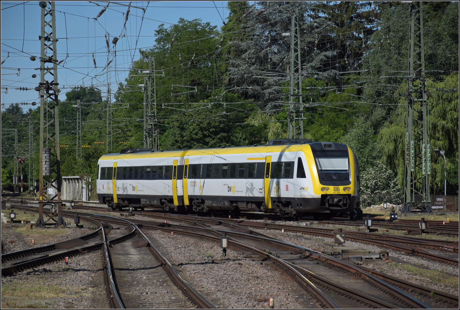 612 108 verl�sst Singen Richtung Erzingen. Juni 2026.