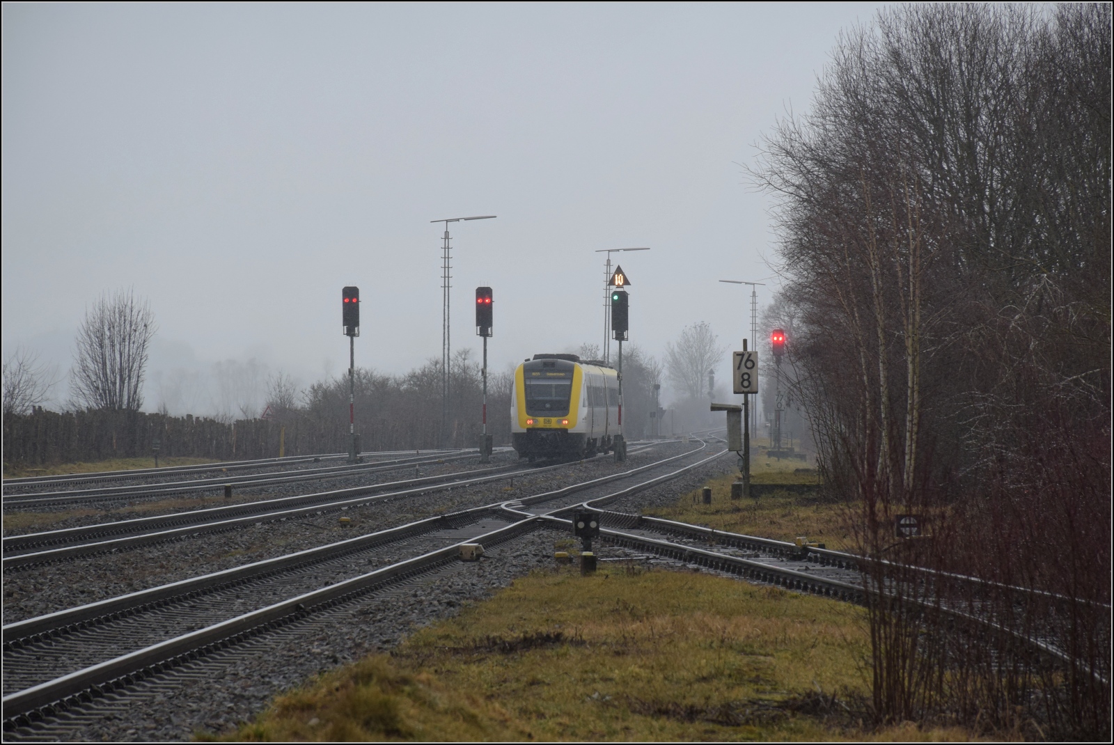 612 131 fhrt in Herbertingen nach Sigmaringen aus. Januar 2024.