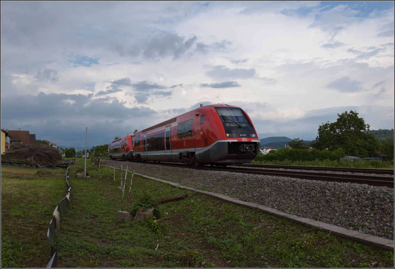 641 037 und 641 004 am künftigen Haltepunkt Warmbach. Juli 2025. 
