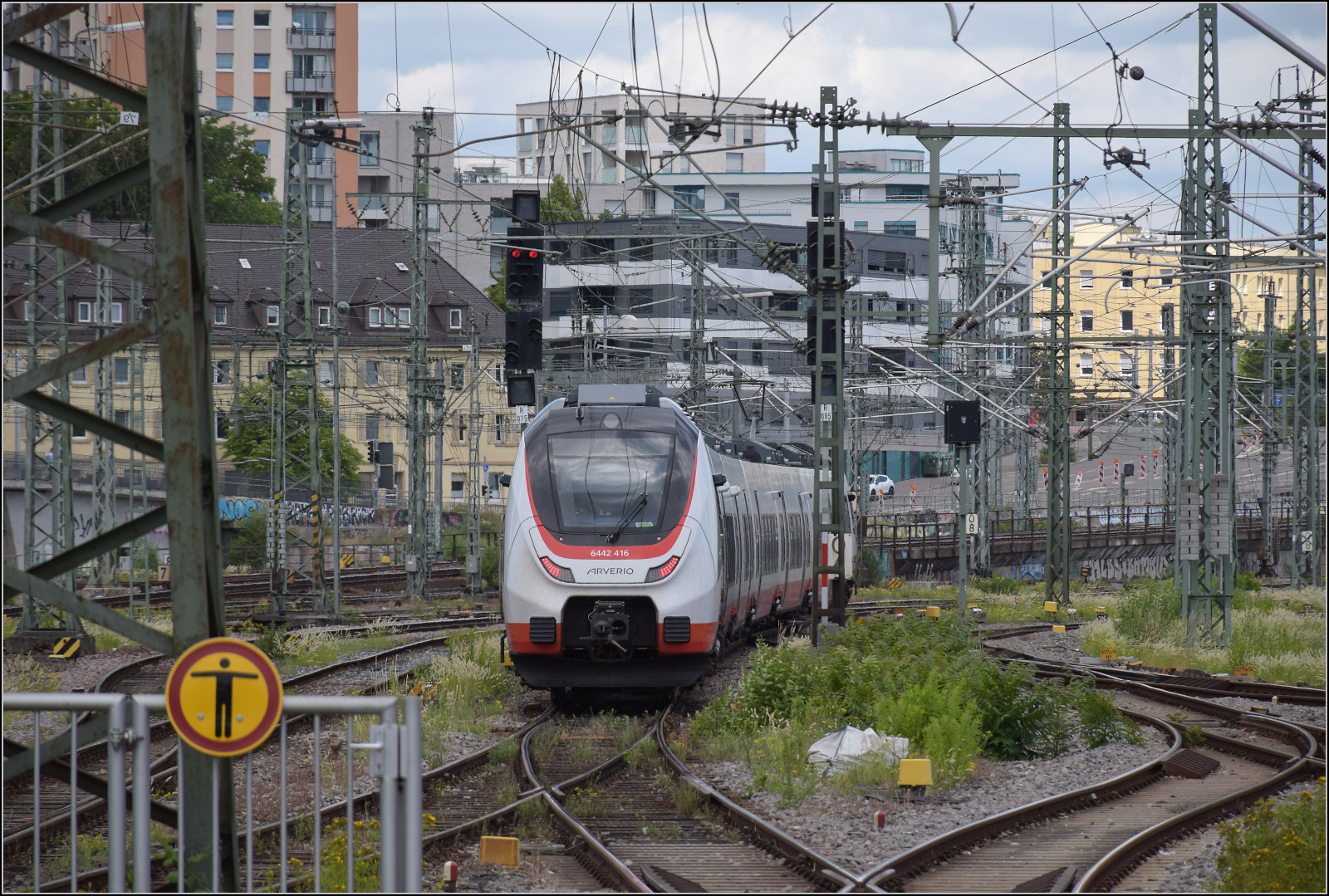 6442 416 f�hrt Richtung W�rzburg ab. Stuttgart 2026.