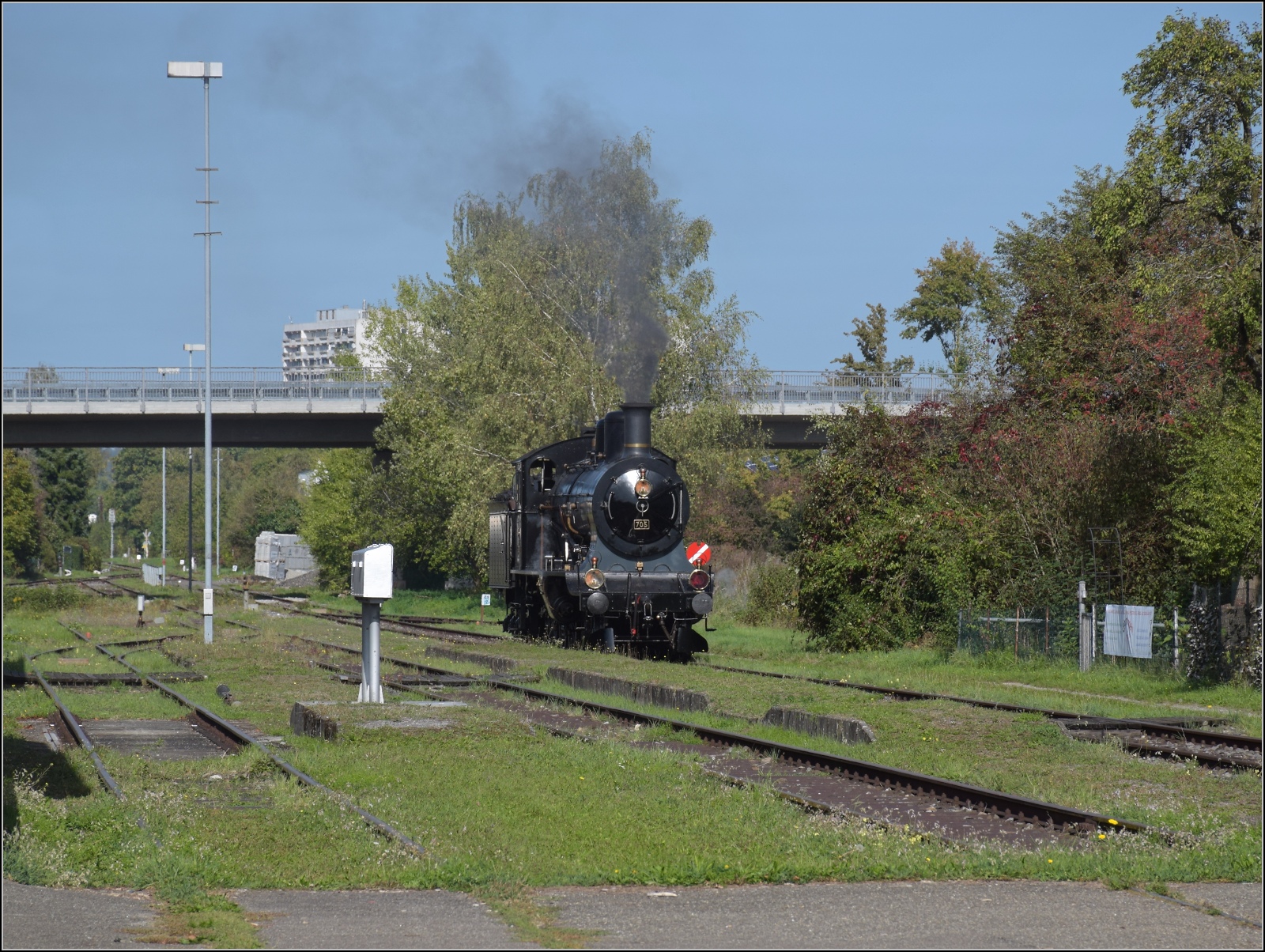 A 3/5 auf dem Schweizer Bhnle. 

A 3/5 705 in Rielasingen auf dem Weg zu ihrem Zug nach Singen. September 2023.