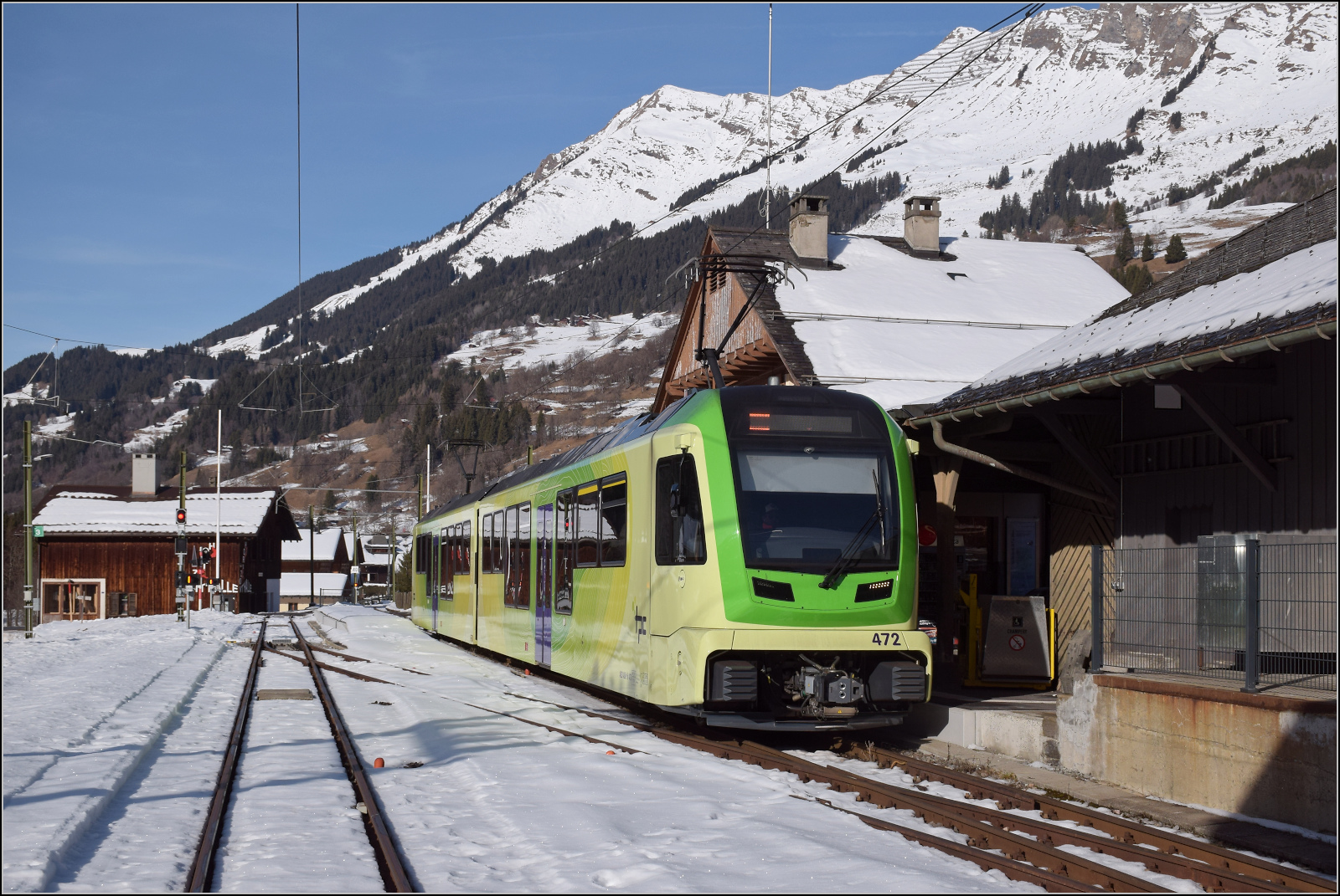 ABe 4/8 472 der ASD am Streckenende in Les Diablerets. Januar 2026.