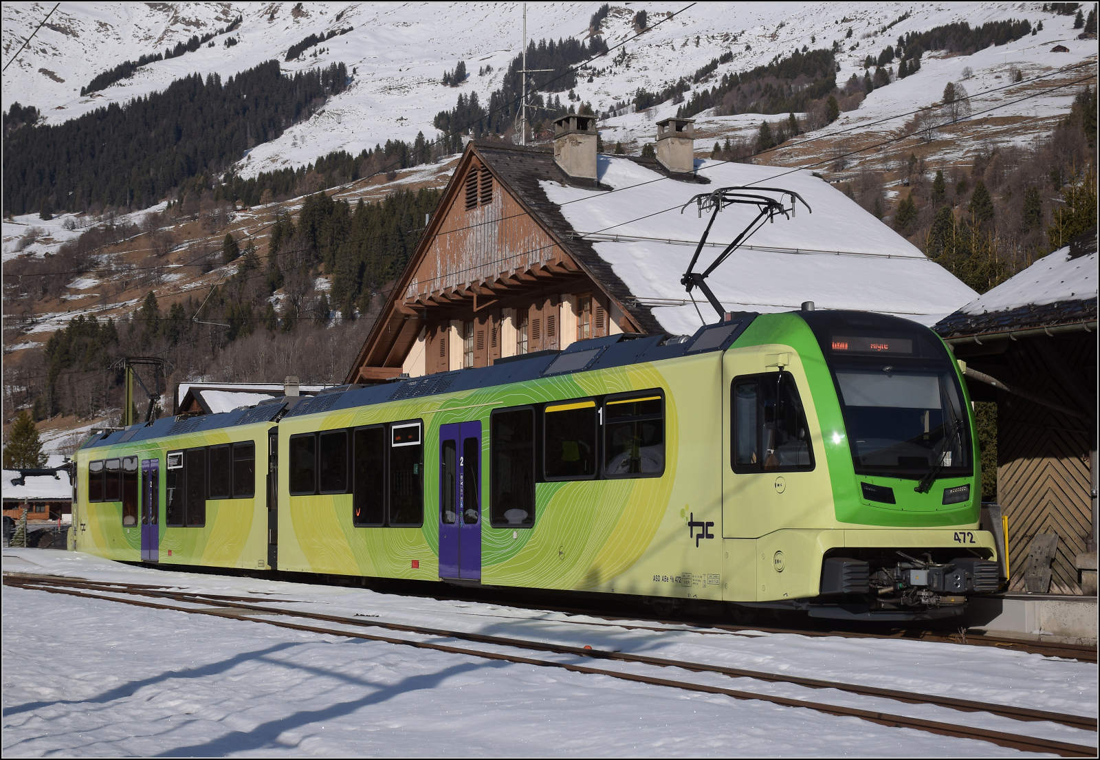 ABe 4/8 472 der ASD am Streckenende in Les Diablerets. Januar 2026.