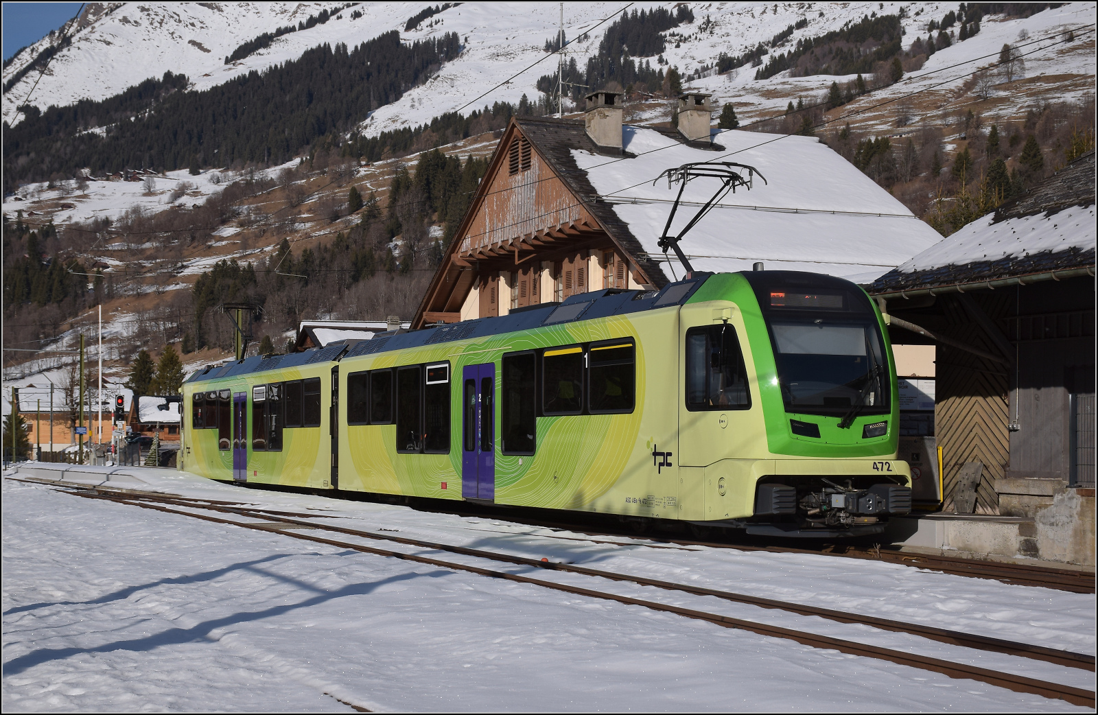 ABe 4/8 472 der ASD am Streckenende in Les Diablerets. Januar 2026.