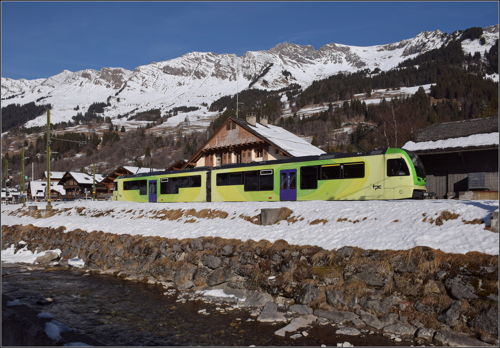 ABe 4/8 472 der ASD am Streckenende in Les Diablerets. Januar 2026.