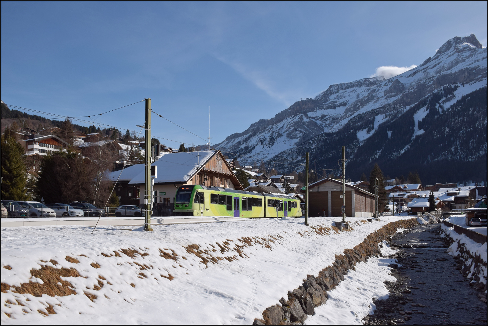 ABe 4/8 472 der ASD am Streckenende in Les Diablerets. Januar 2026.