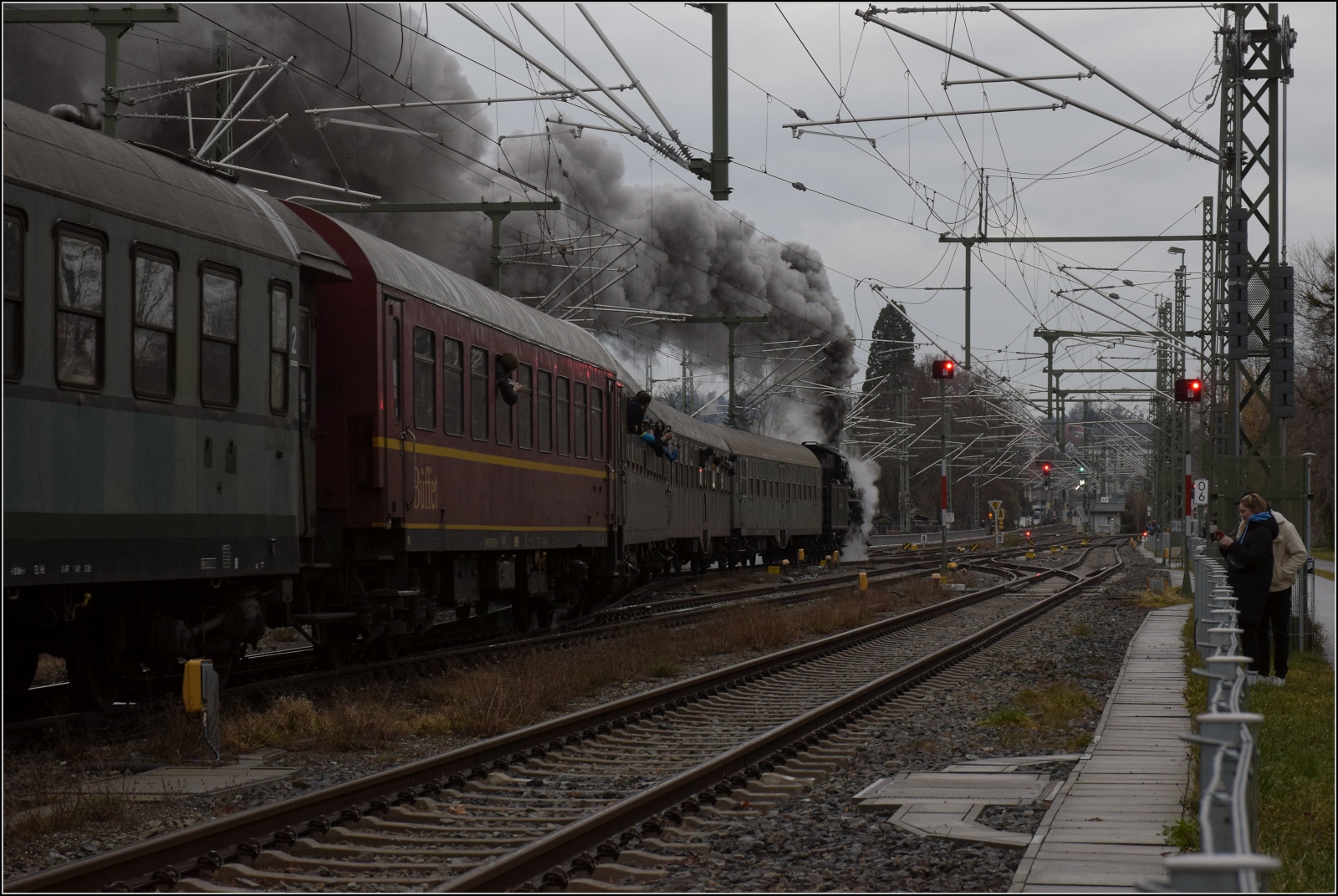 Abfahrt 18 478 alias S 3/6 3673 der Kniglich Bayerischen Staatseisenbahnen von Lindau Hbf. Februar 2023.