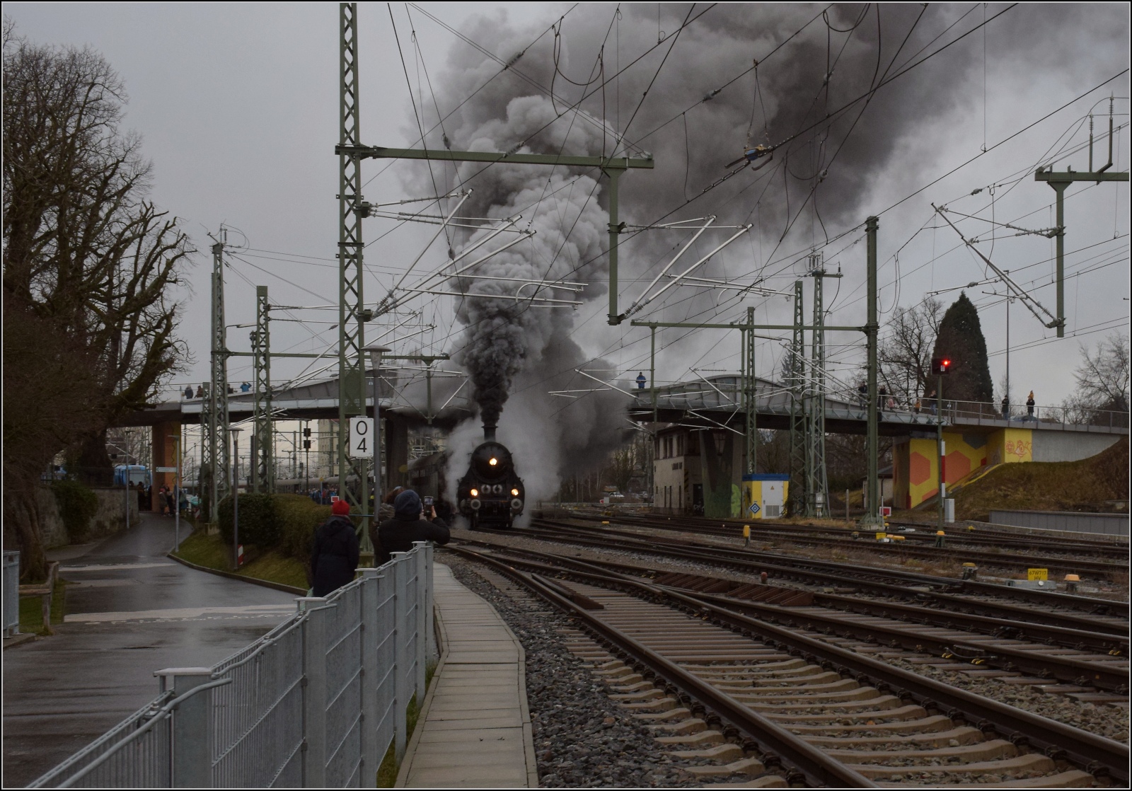 Abfahrt 18 478 alias S 3/6 3673 der Kniglich Bayerischen Staatseisenbahnen von Lindau Hbf. Februar 2023.