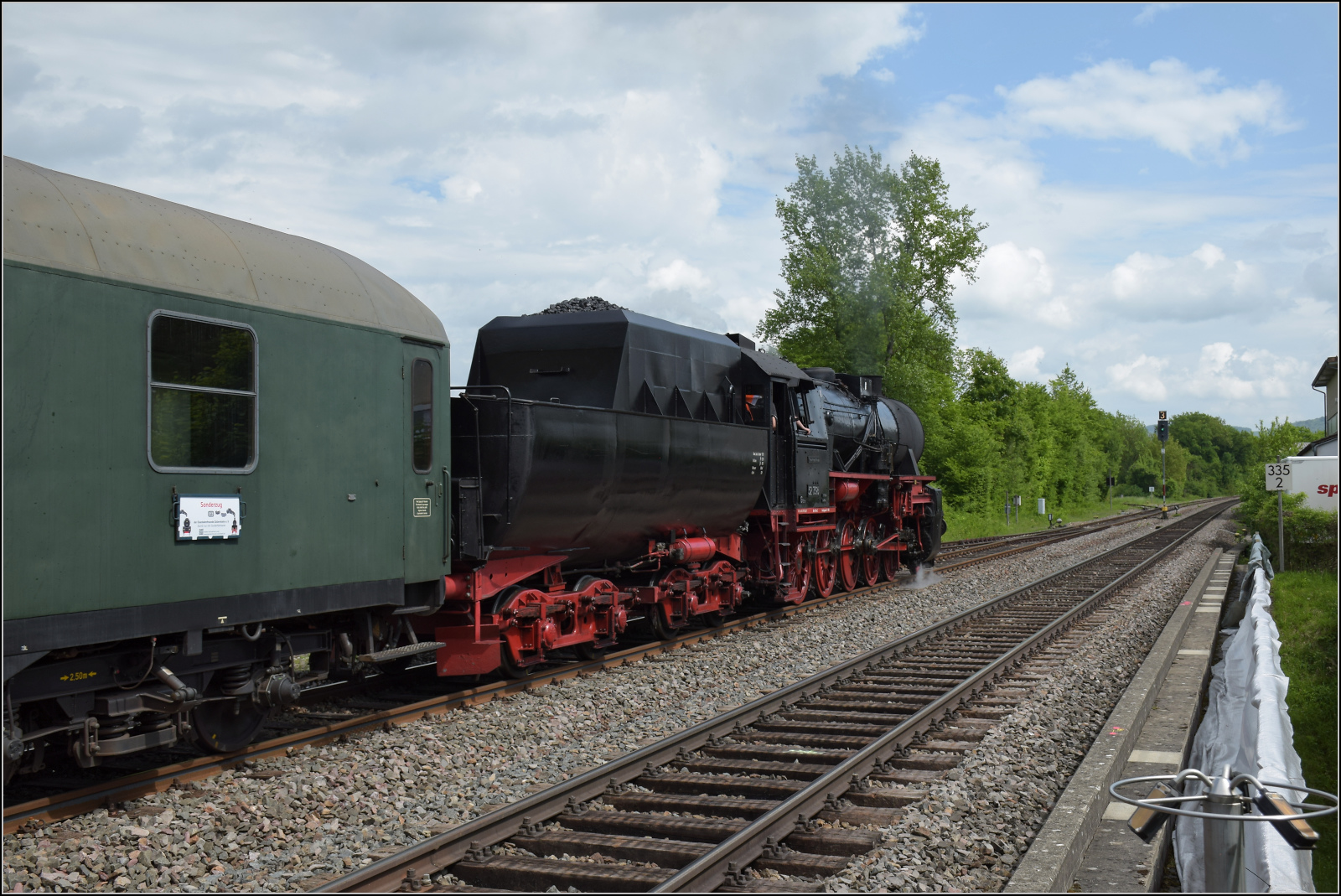 Abschiedfahrten von 52 7596.

Endlich Abfahrt in Lauchringen auf die Wutachtalbahn. Mai 2025.
