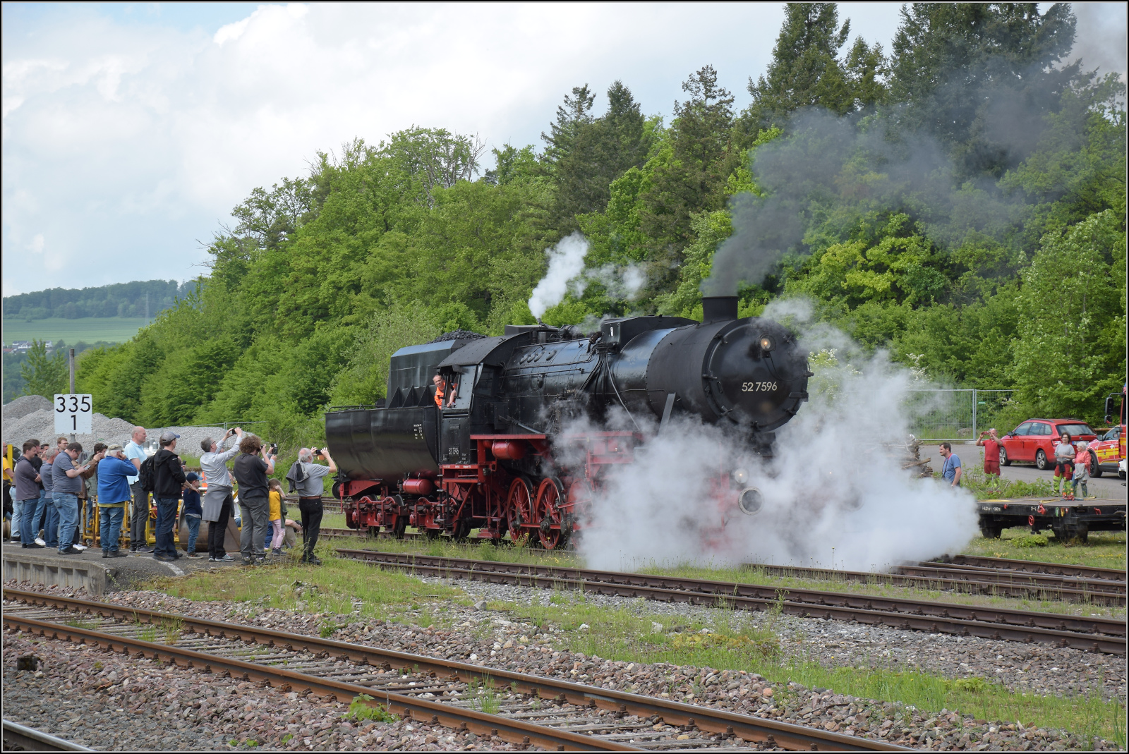 Abschiedfahrten von 52 7596.

Rangierfahrt an den Zug nach dem Wasserfassen in Lauchringen. Mai 2025.