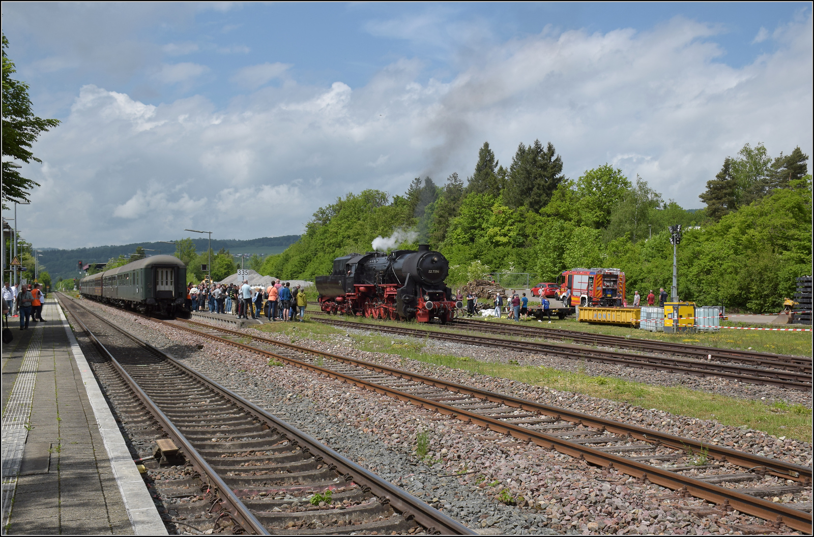 Abschiedfahrten von 52 7596.

Wasserfassen in Lauchringen. Mai 2025.