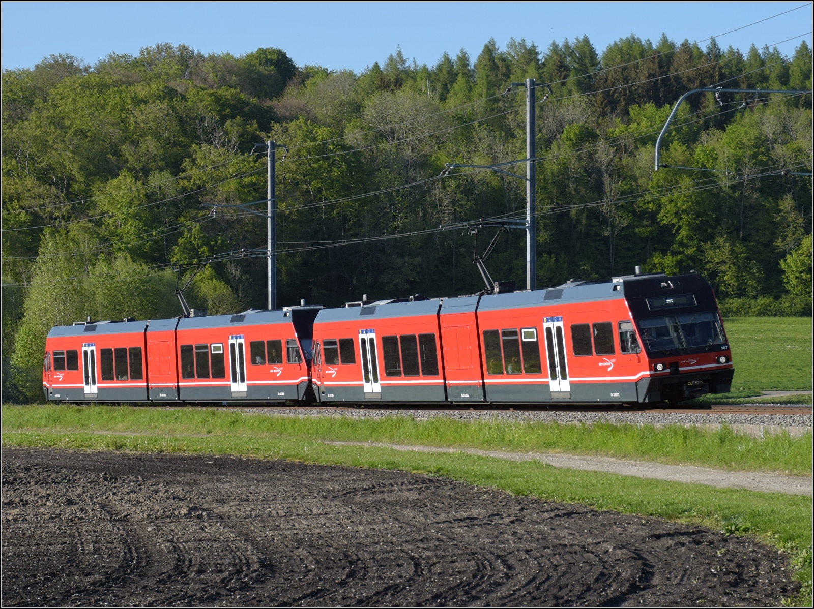 Auf der Biel-Tuffelen-Ins Bahn.

GTW Be 2/6 507 und GTW Be 2/6 502 der ASm. Siselen, April 2022. 