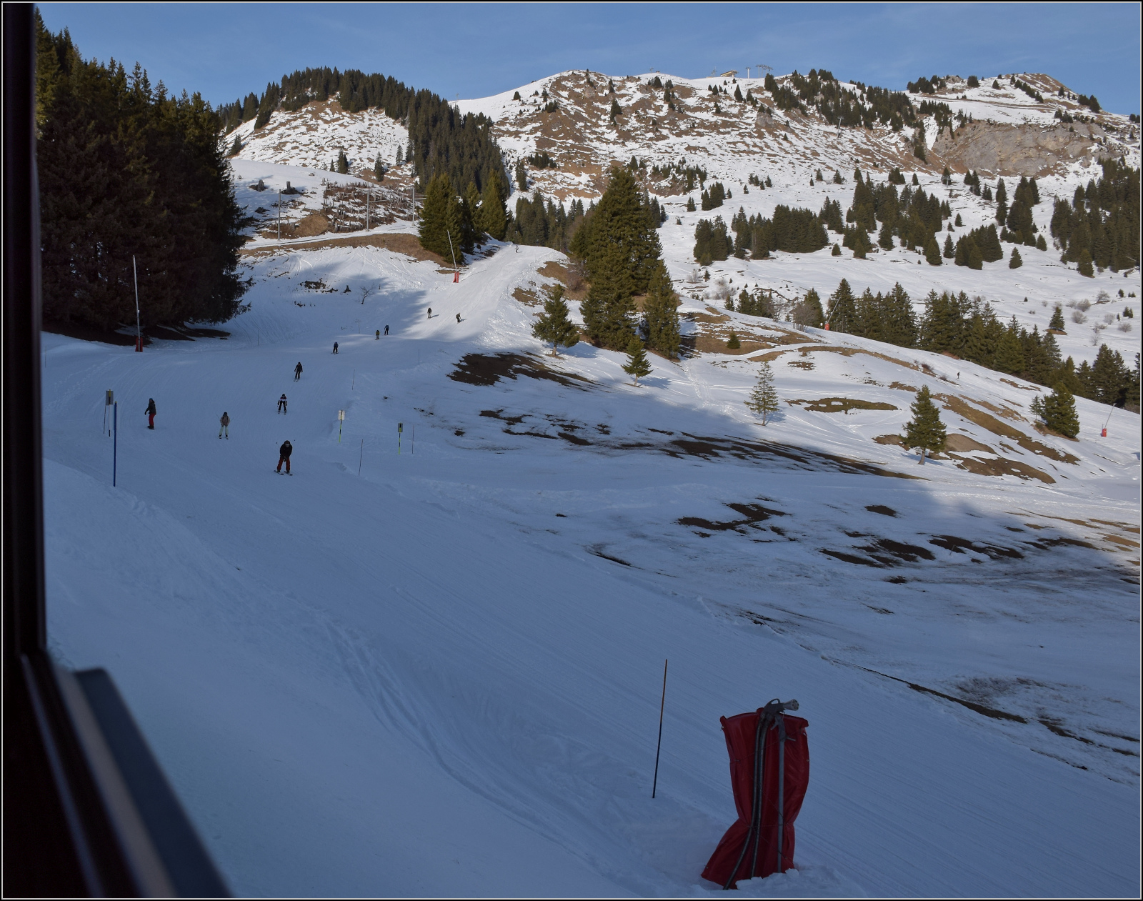 Bahn und Skifahren geht bei der BVB in Kombination. Le Golf, Januar 2026.