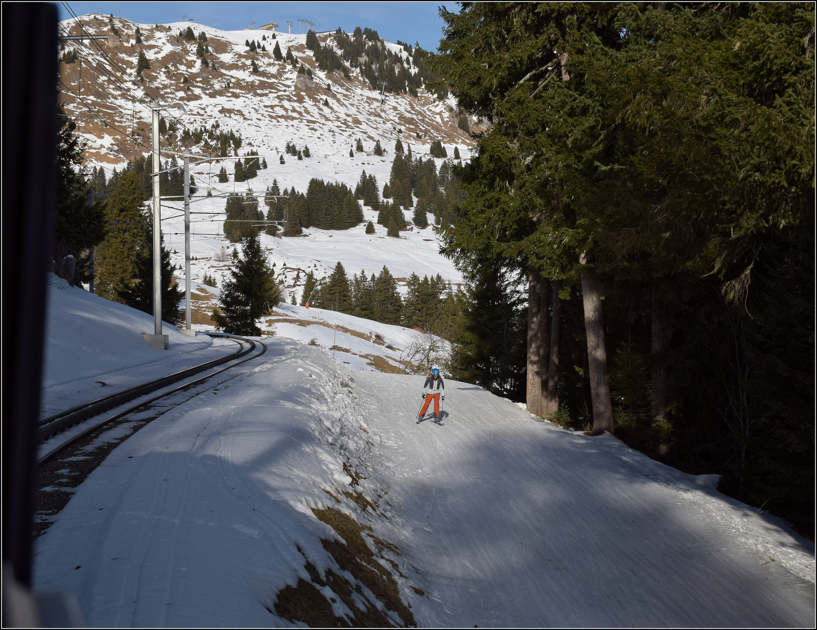 Bahn und Skifahren geht bei der BVB in Kombination. Le Golf, Januar 2026.