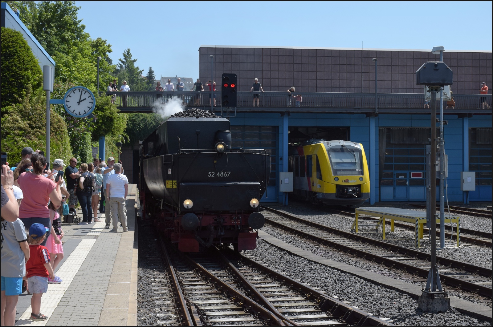 Bahnhofsfest Königstein 2023.

52 4867 rangiert in Königstein. Mai 2023.