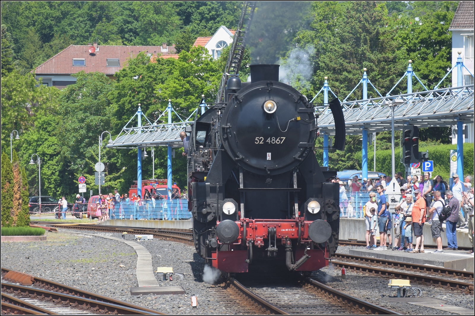 Bahnhofsfest Königstein 2023.

52 4867 rangiert in Königstein vor ihren Zug. Mai 2023.