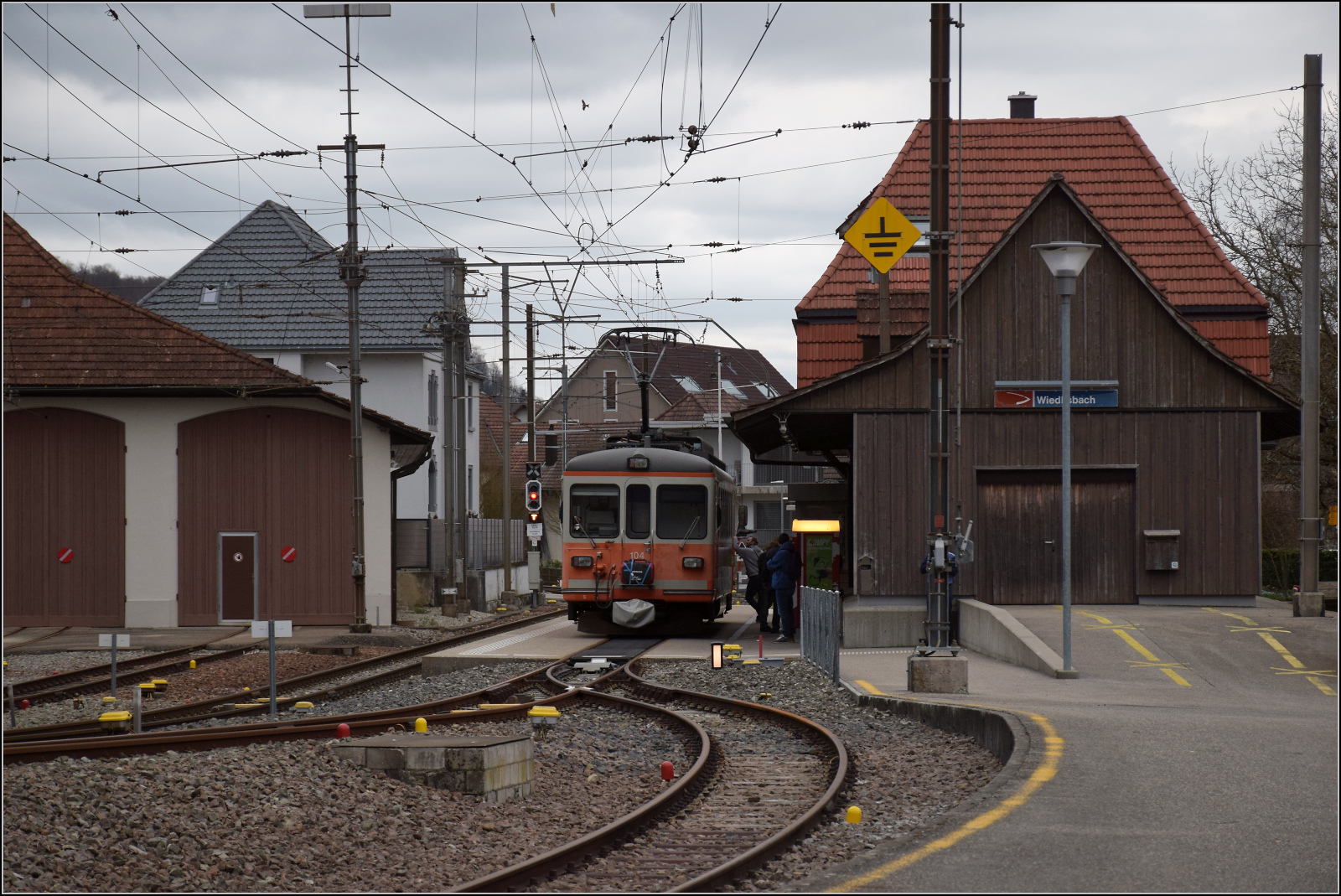 Bierlisi statt Bipperlisi. 

Auf dem Rückweg für Be 4/4 104 gibt es weitere nicht nur fahrplantechnische Pitstops, der erste findet in Wiedlisbach statt. Februar 2026.
