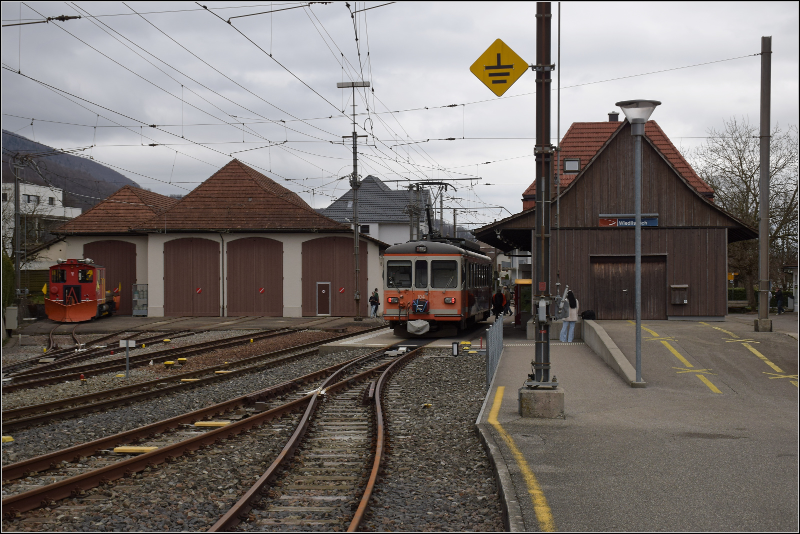 Bierlisi statt Bipperlisi. 

Be 4/4 104 macht in Wiedlisbach einen l�ngeren Zwischen/Pitstop. Februar 2026.