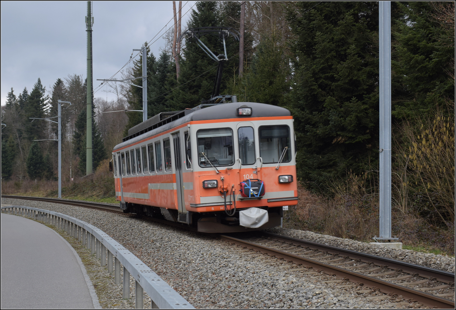 Bierlisi statt Bipperlisi. 

Be 4/4 104 auf dem Weg von Bennwil nach Niederbipp. Februar 2026.