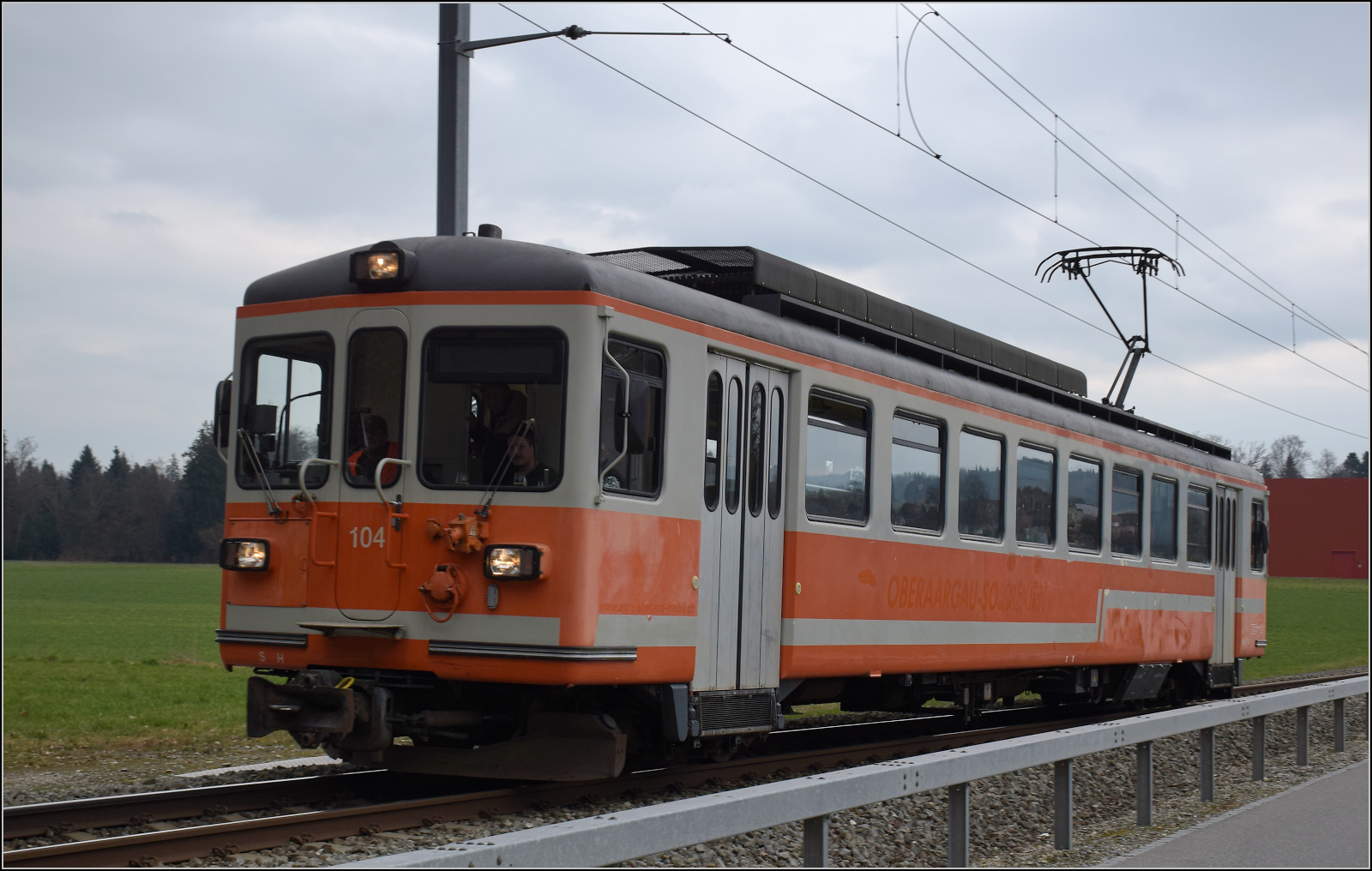 Bierlisi statt Bipperlisi. 

Be 4/4 104 auf dem Weg von Bennwil nach Niederbipp. Februar 2026.